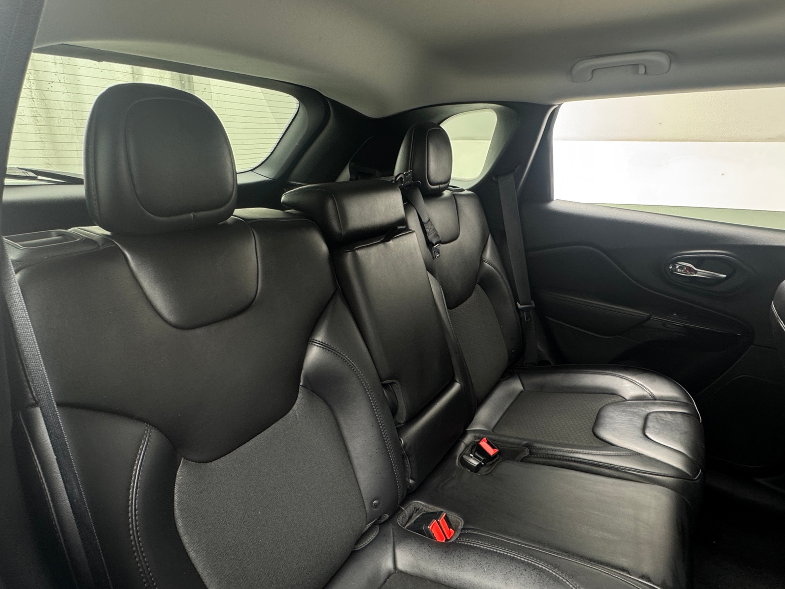 Thumbnail: 2019 Jeep Cherokee - 6