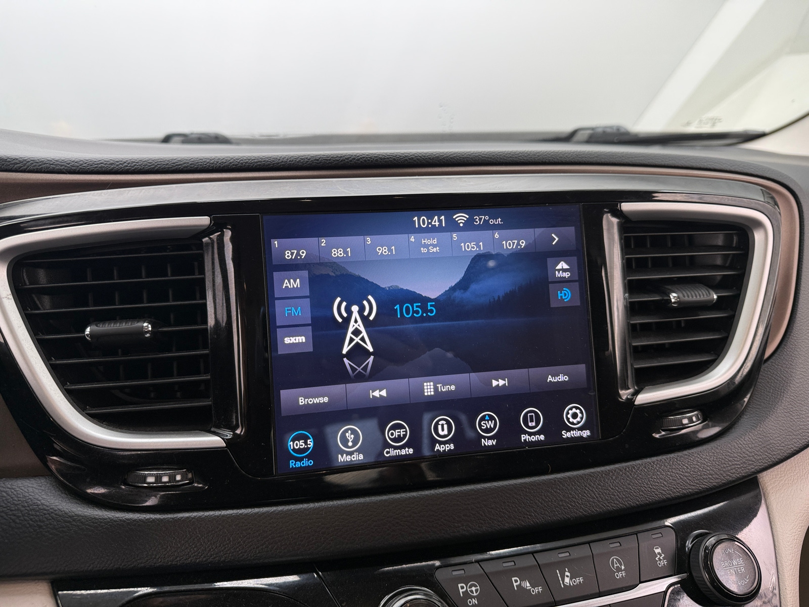 Thumbnail: 2019 Chrysler Pacifica - 4