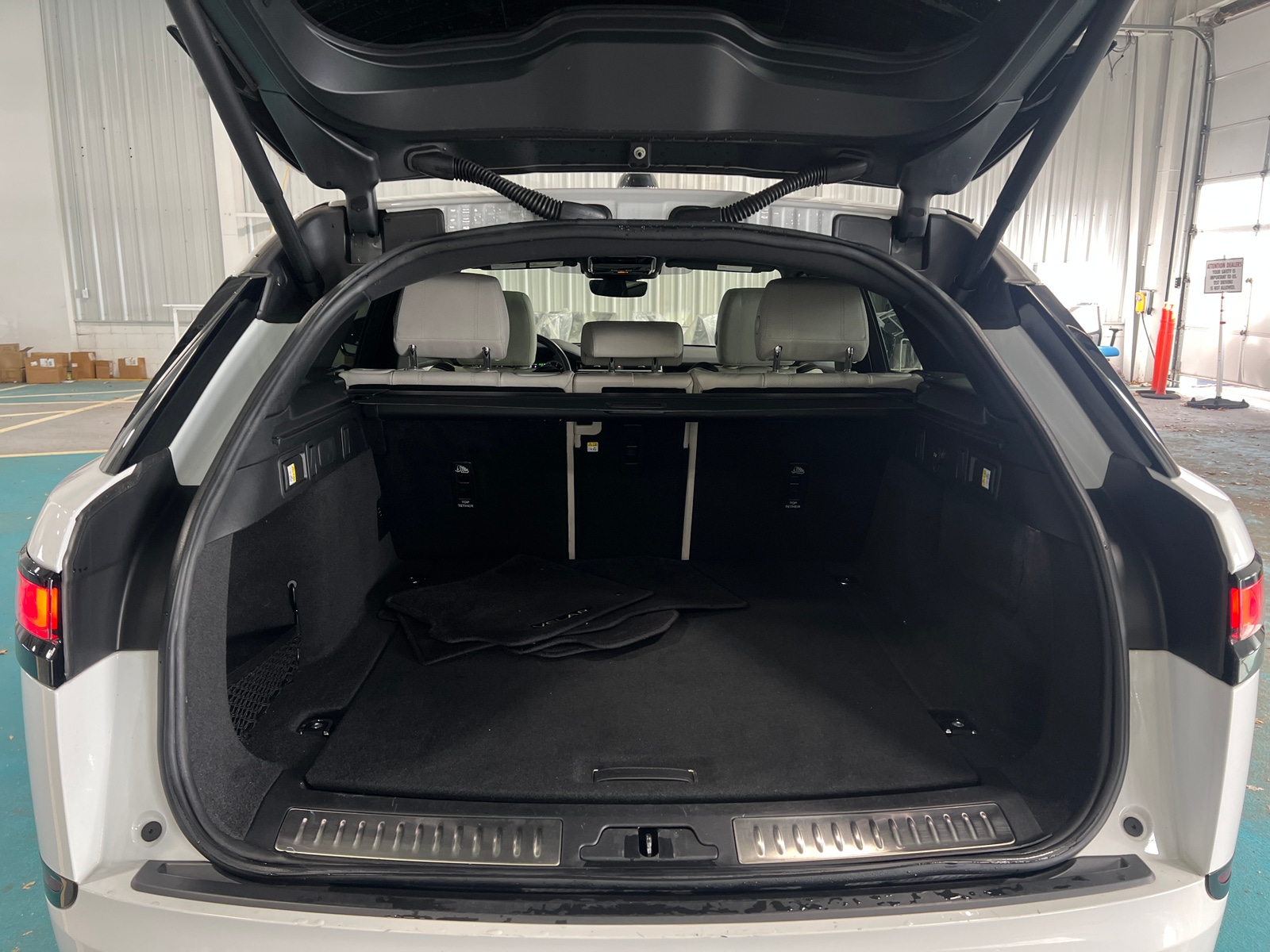 Thumbnail: 2021 Land Rover Range Rover Velar - 6