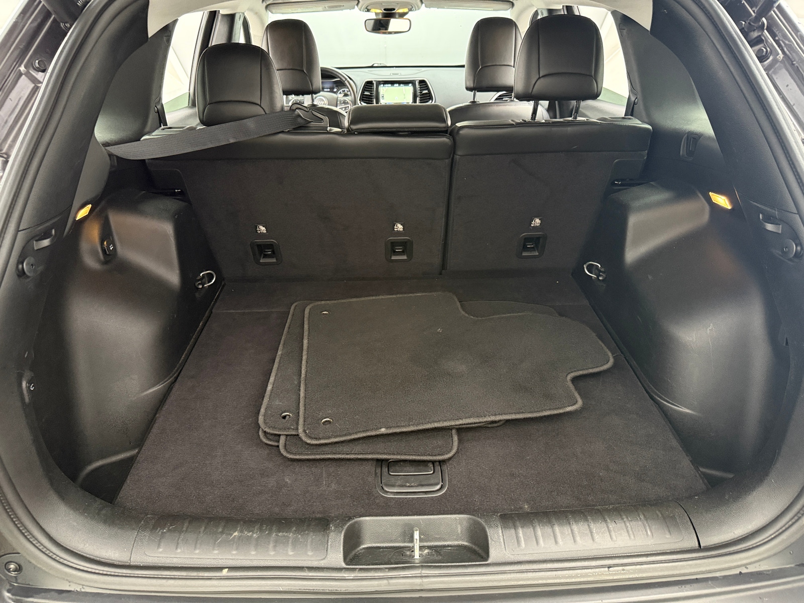 Thumbnail: 2019 Jeep Cherokee - 6