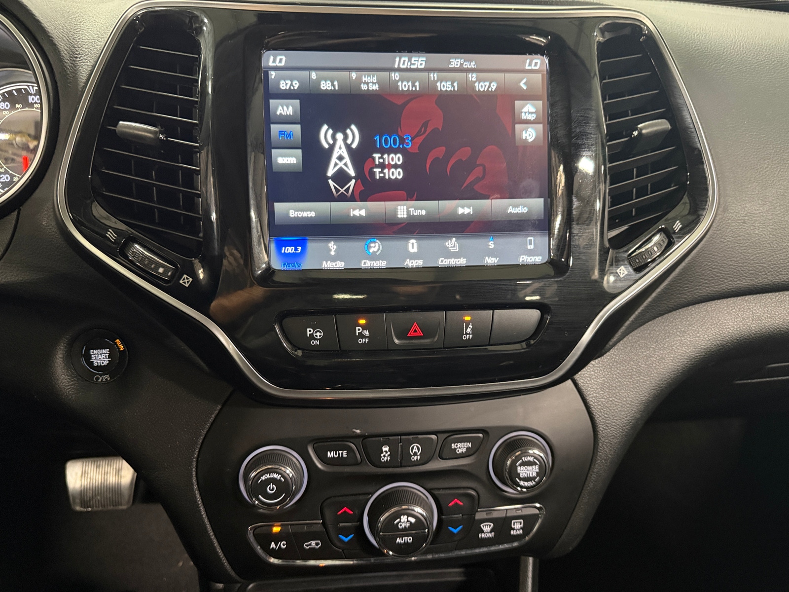 Thumbnail: 2019 Jeep Cherokee - 3