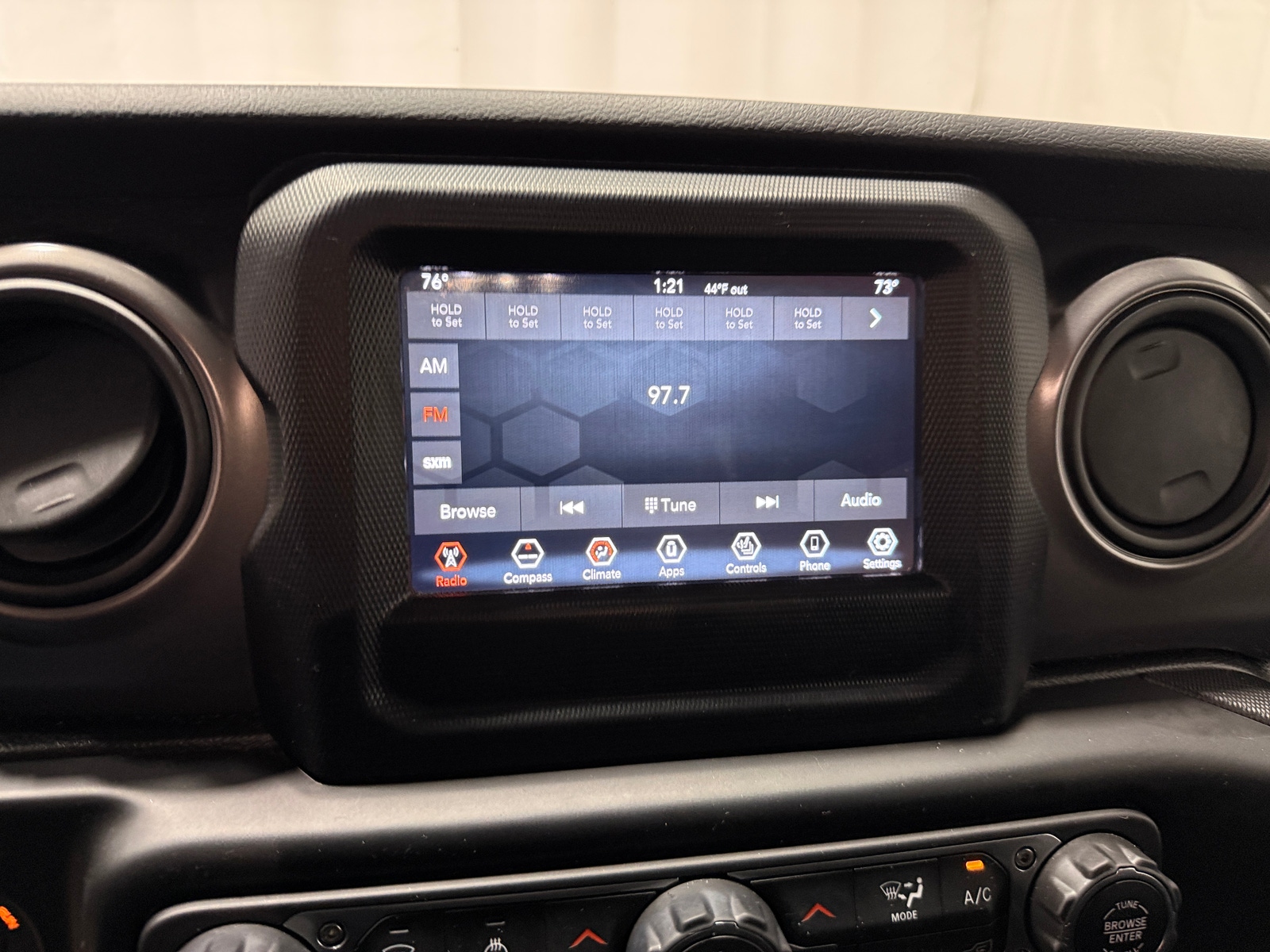 Thumbnail: 2021 Jeep Gladiator - 4