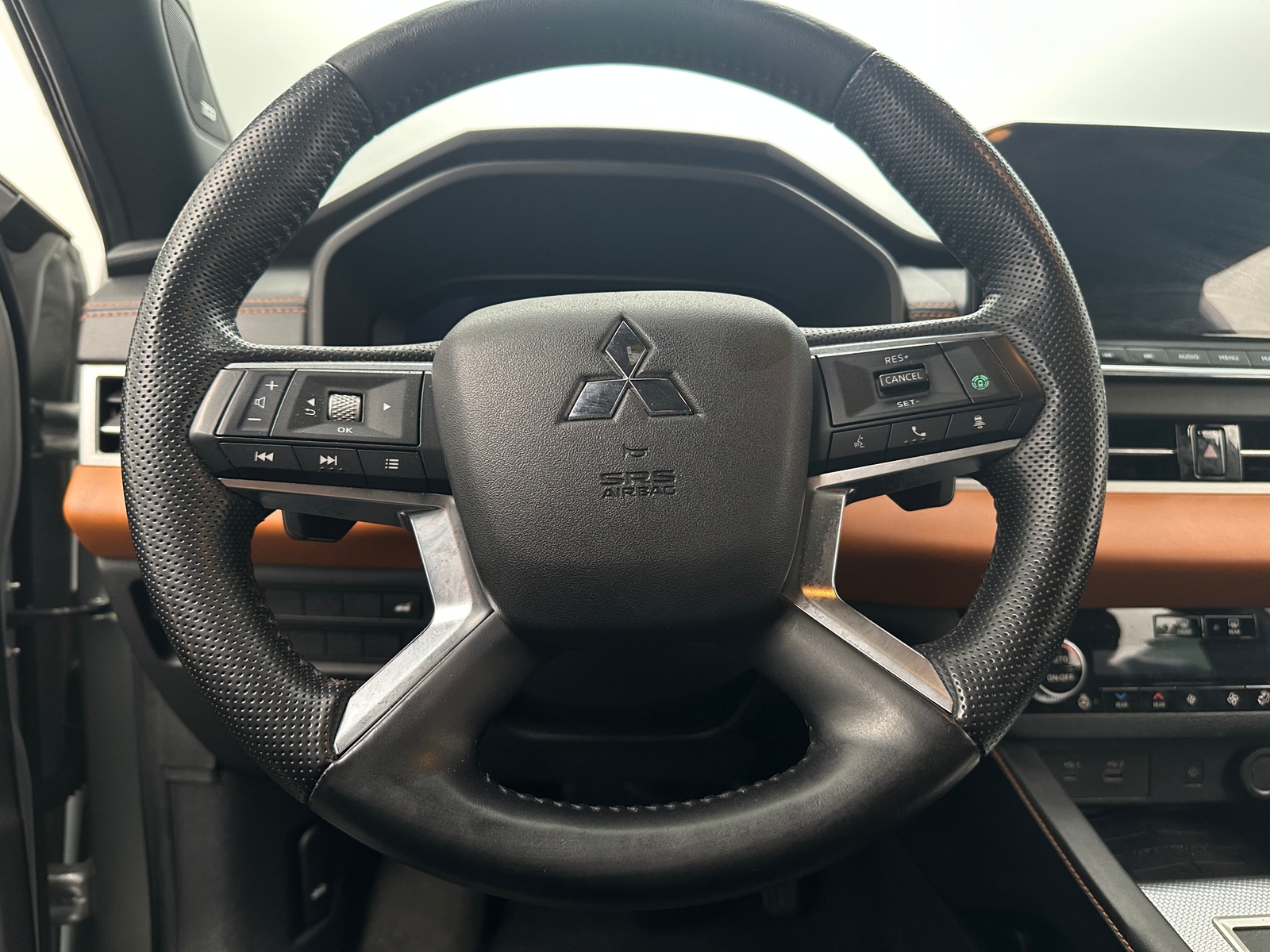 Thumbnail: 2022 Mitsubishi Outlander - 4