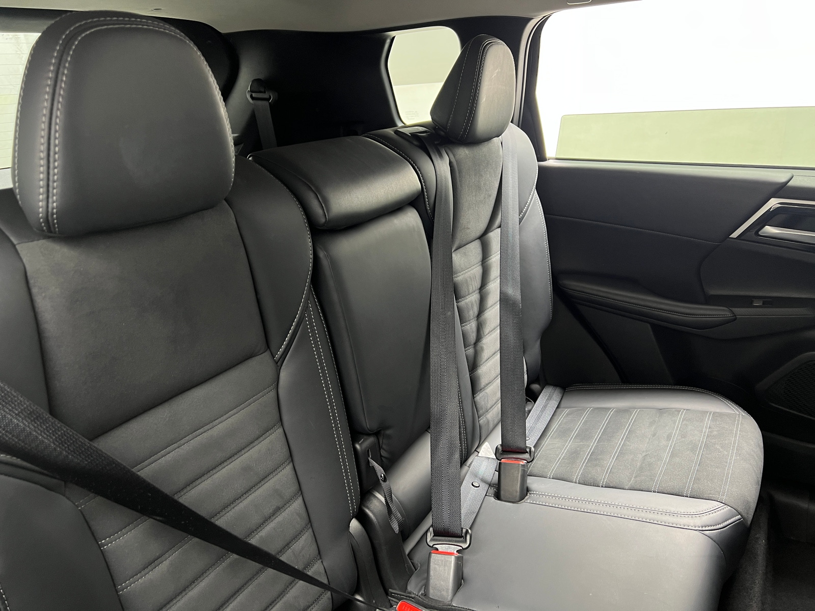 Thumbnail: 2024 Mitsubishi Outlander - 5