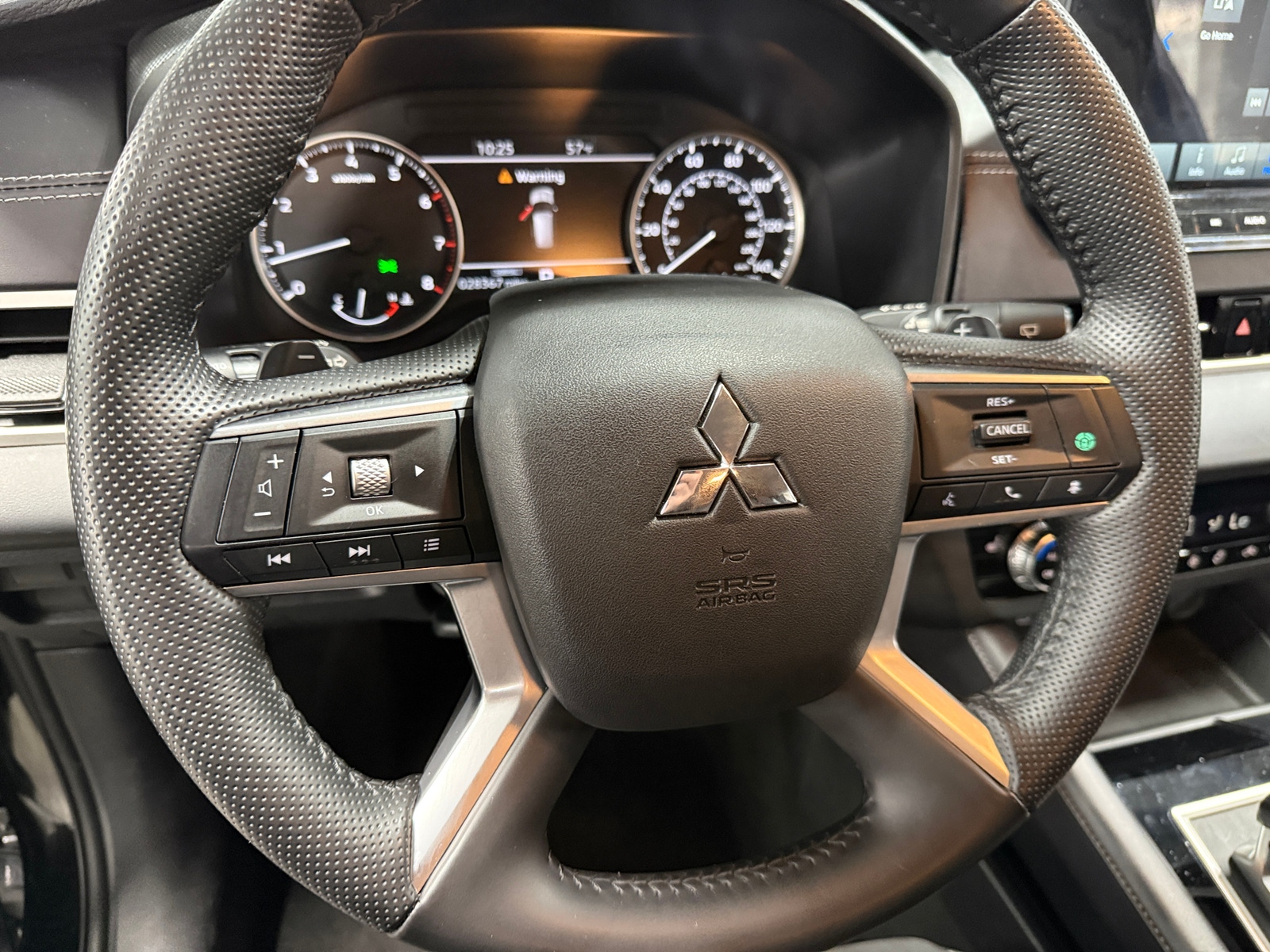 Thumbnail: 2024 Mitsubishi Outlander - 4