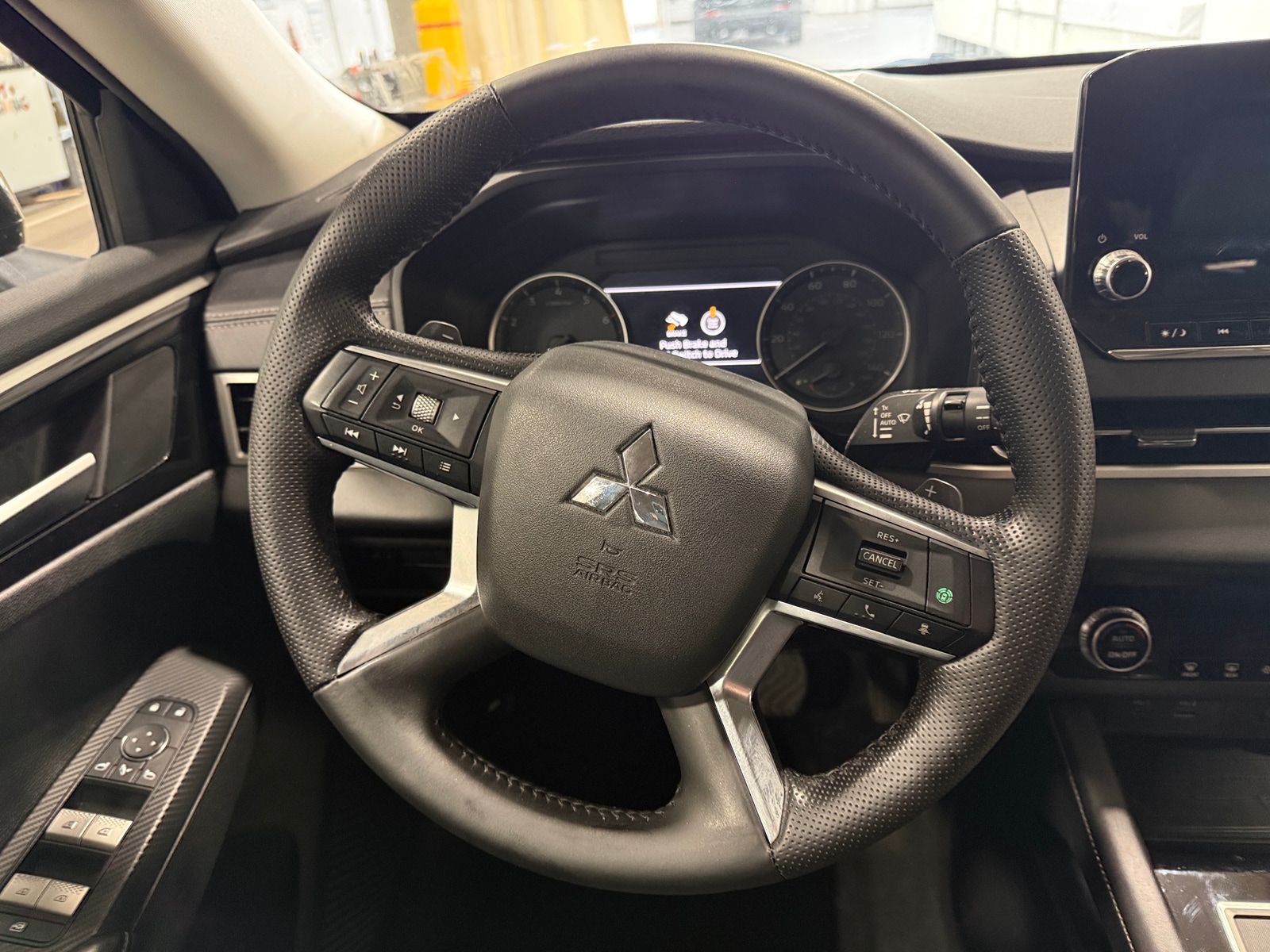 Thumbnail: 2024 Mitsubishi Outlander - 4