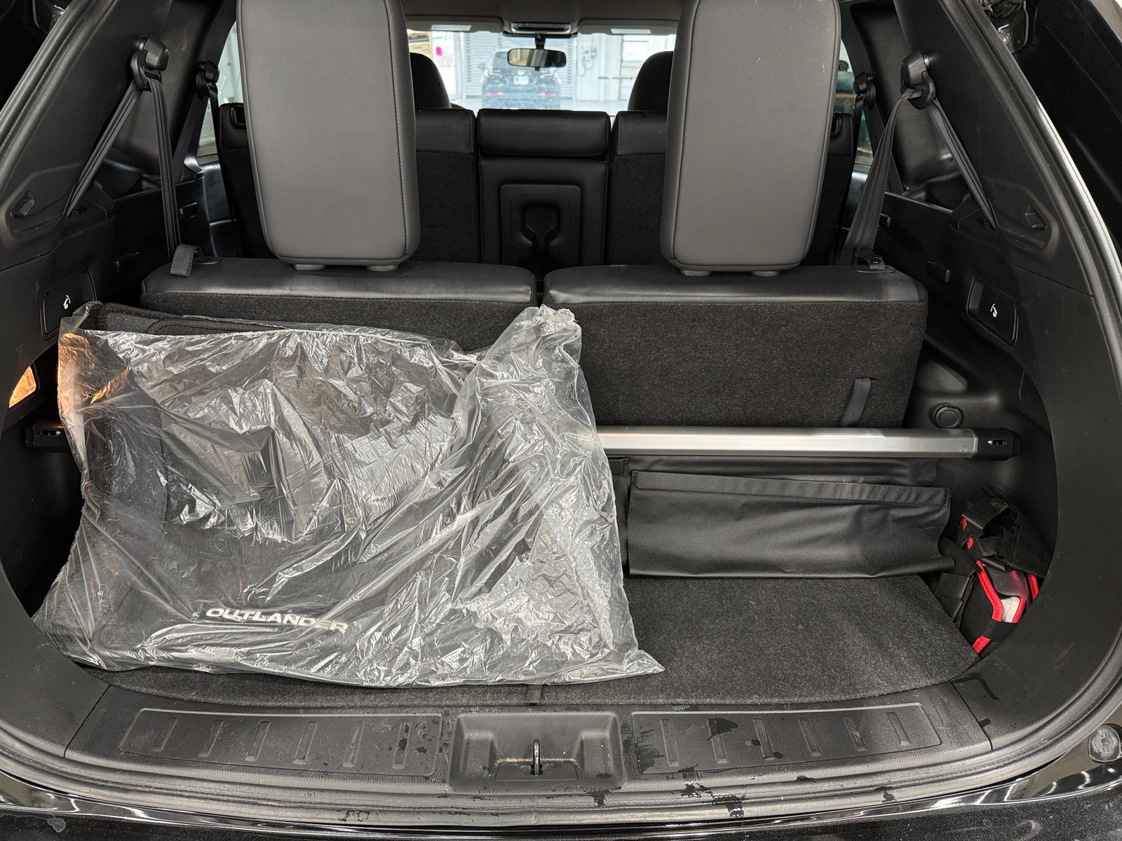 Thumbnail: 2024 Mitsubishi Outlander - 6