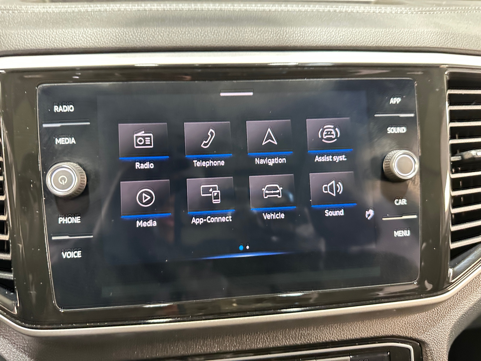 Thumbnail: 2023 Volkswagen Atlas - 3