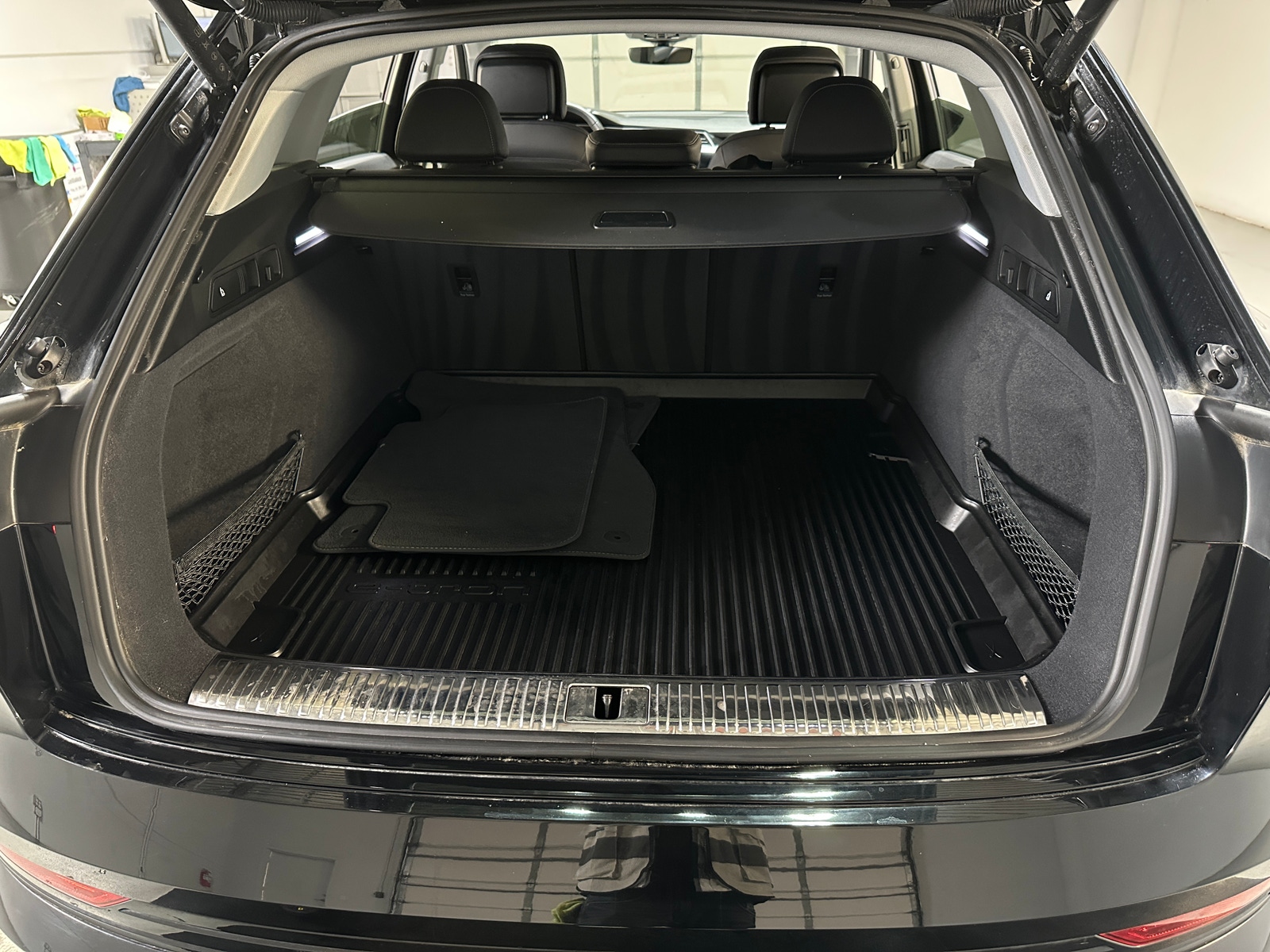 Thumbnail: 2022 Audi e-tron - 6