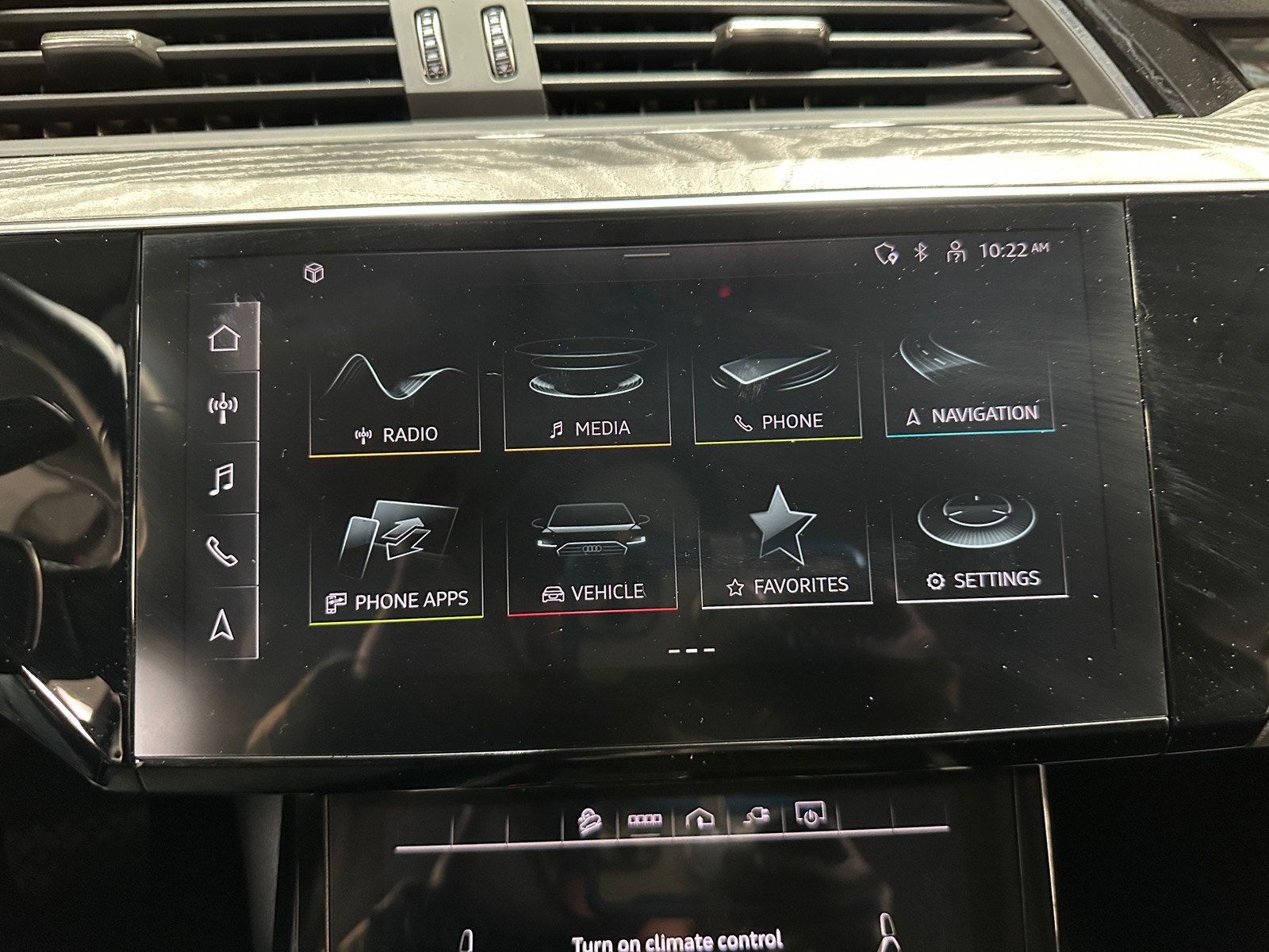 Thumbnail: 2022 Audi e-tron - 3