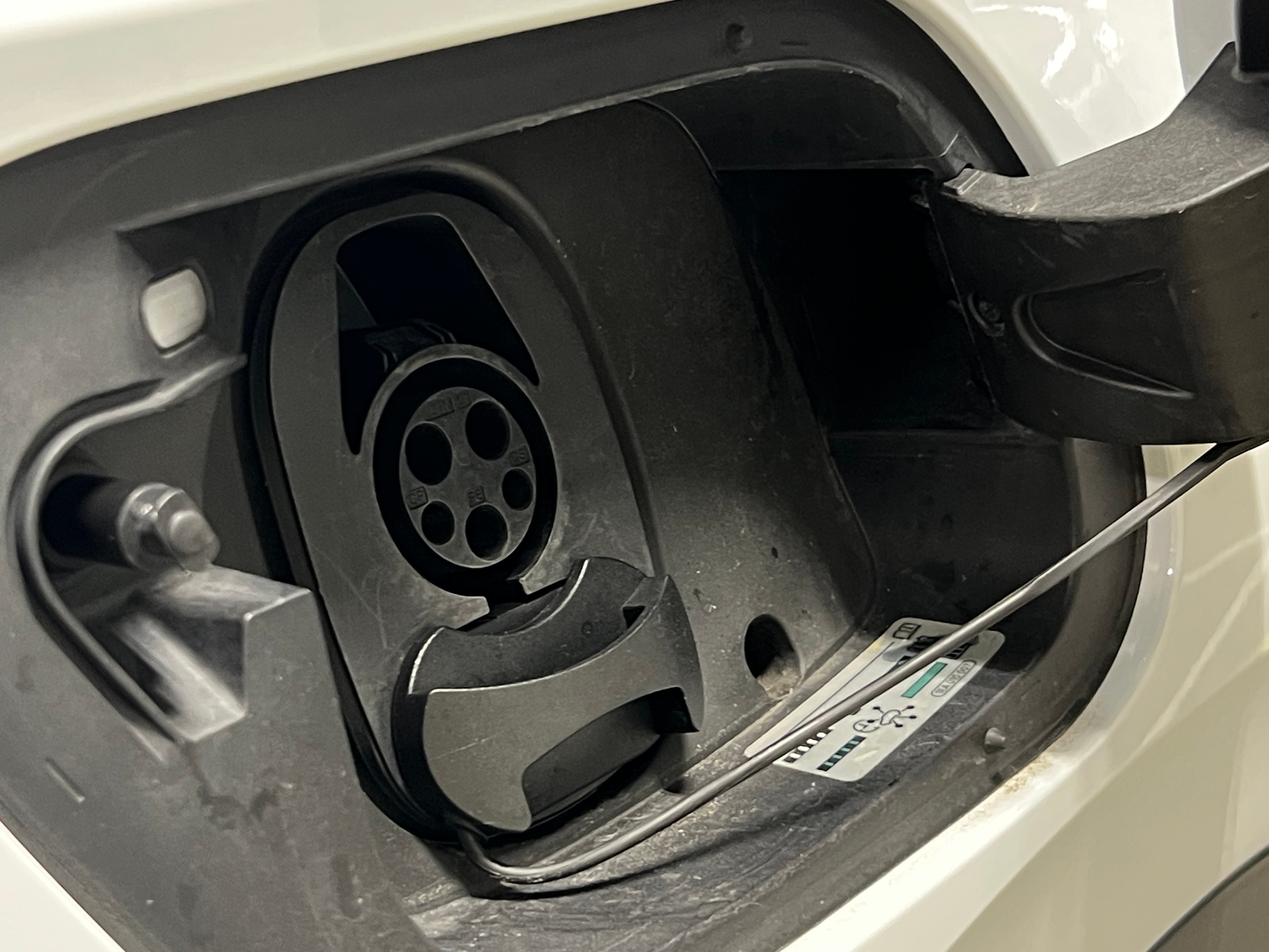 Used 2021 Volkswagen ID.4 PRO S with VIN WVGTMPE22MP052498 for sale in Oak Creek, WI