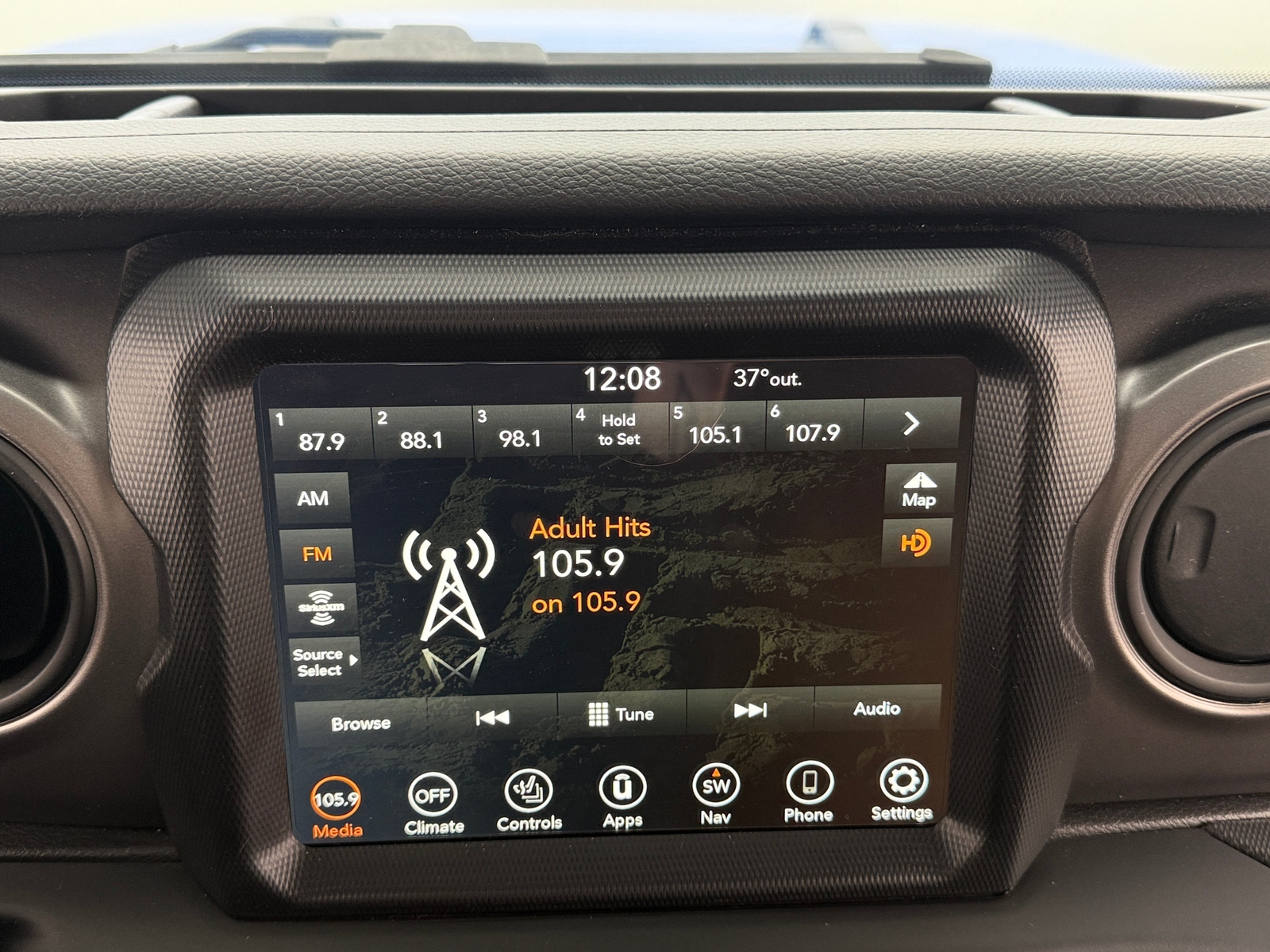 Thumbnail: 2022 Jeep Gladiator - 4