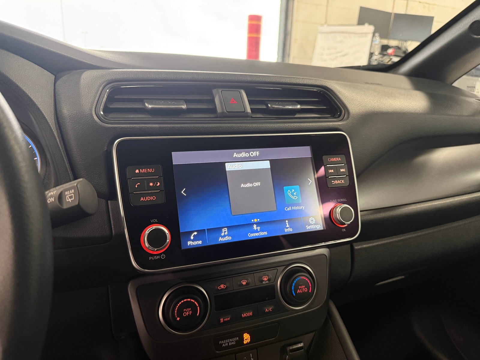 Thumbnail: 2022 Nissan Leaf - 4