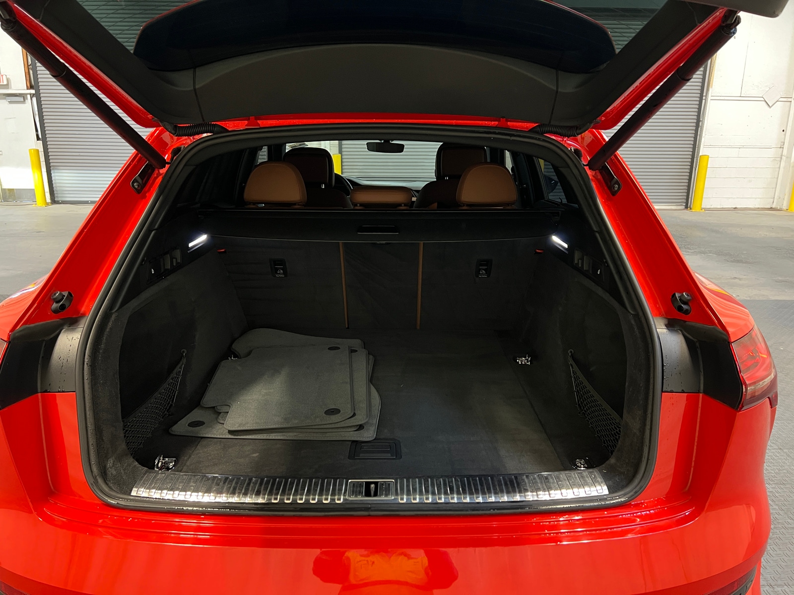 Thumbnail: 2019 Audi e-tron - 6