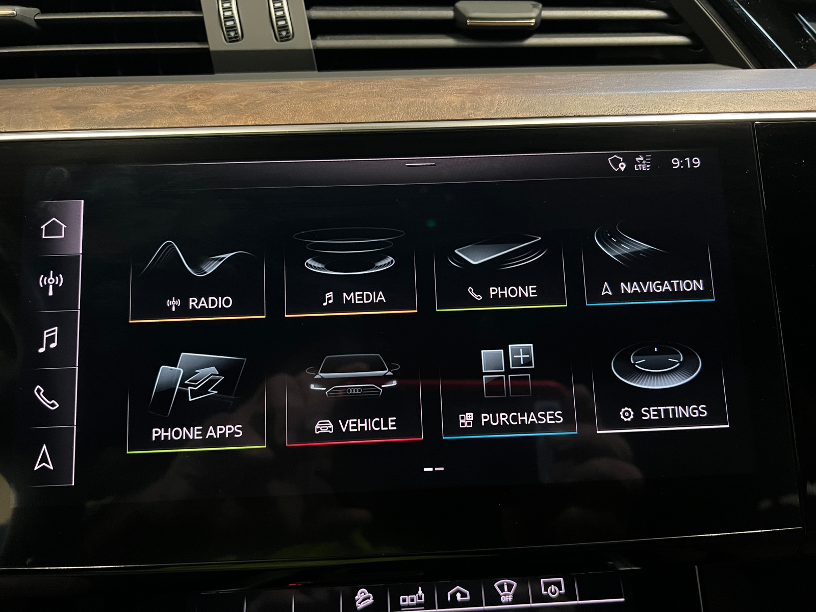 Thumbnail: 2019 Audi e-tron - 3