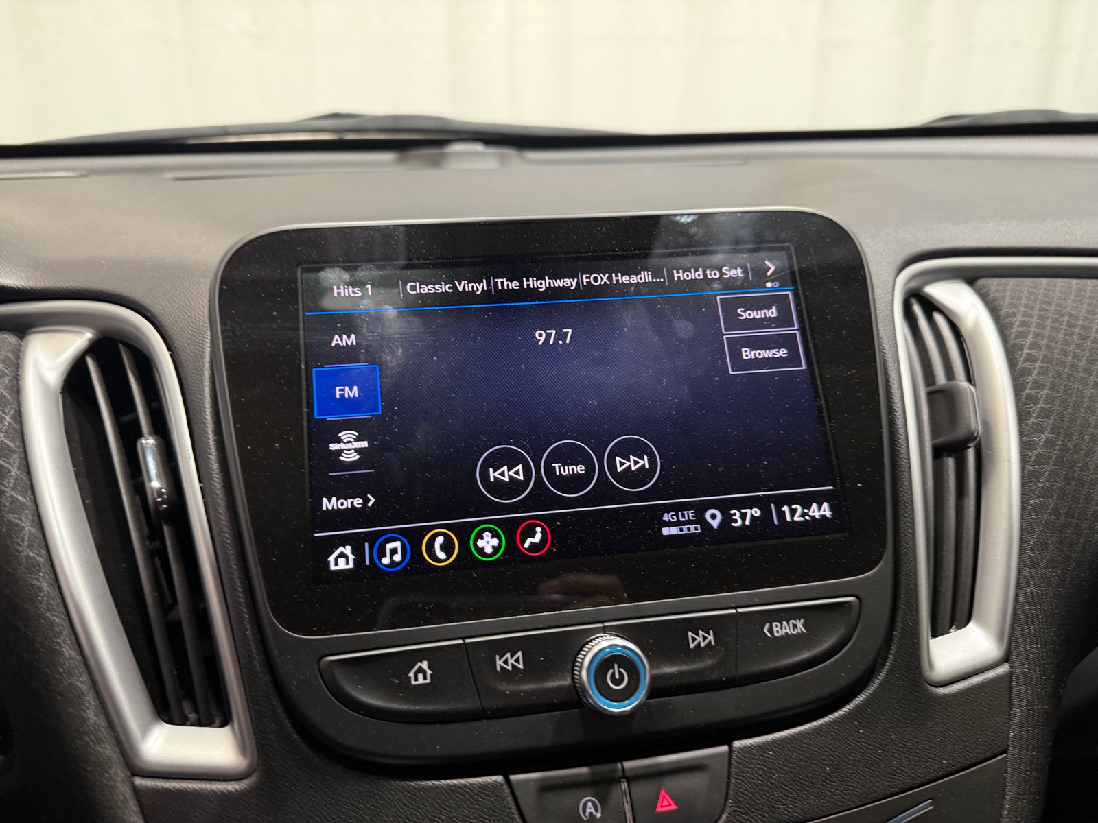 Thumbnail: 2024 Chevrolet Malibu - 4