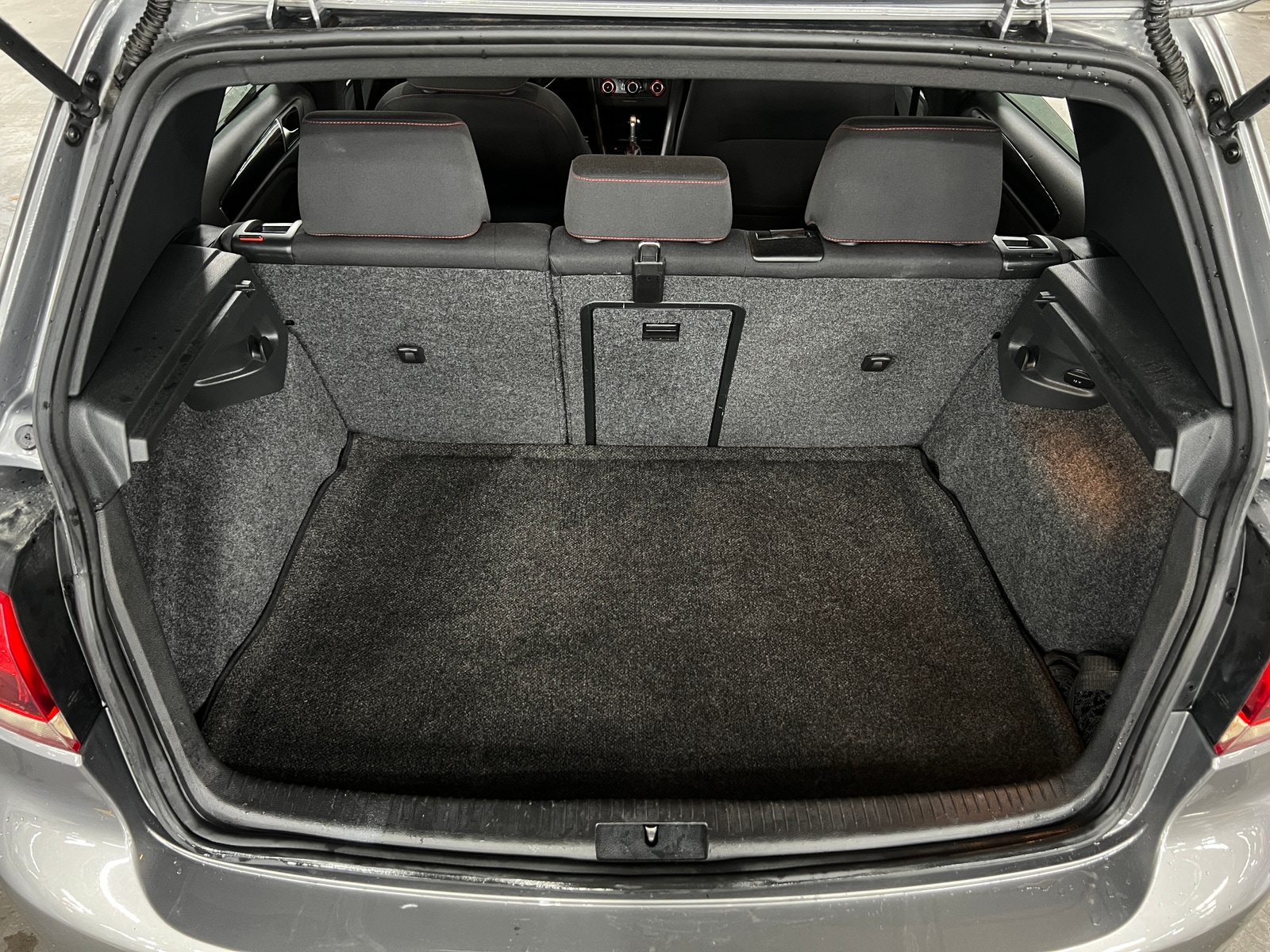 Thumbnail: 2011 Volkswagen Golf - 7