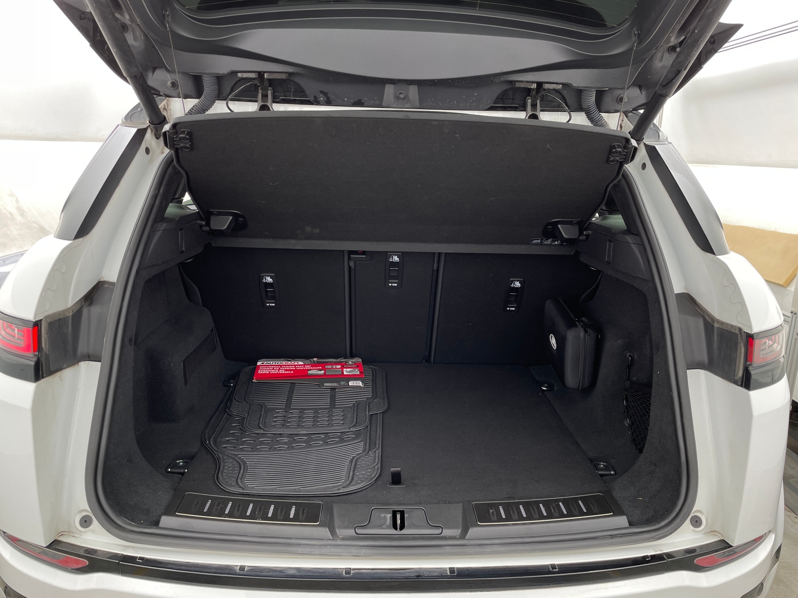 Thumbnail: 2023 Land Rover Range Rover Evoque - 6