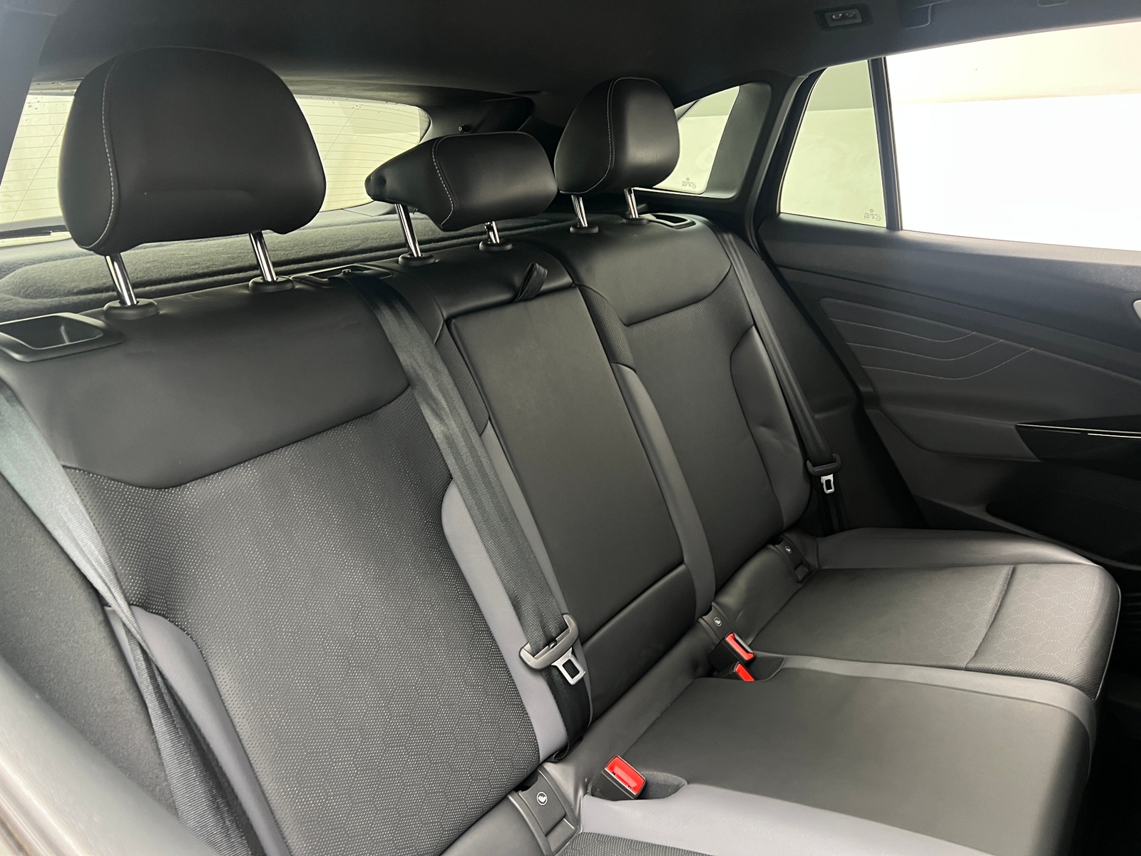 Thumbnail: 2023 Volkswagen ID.4 - 5