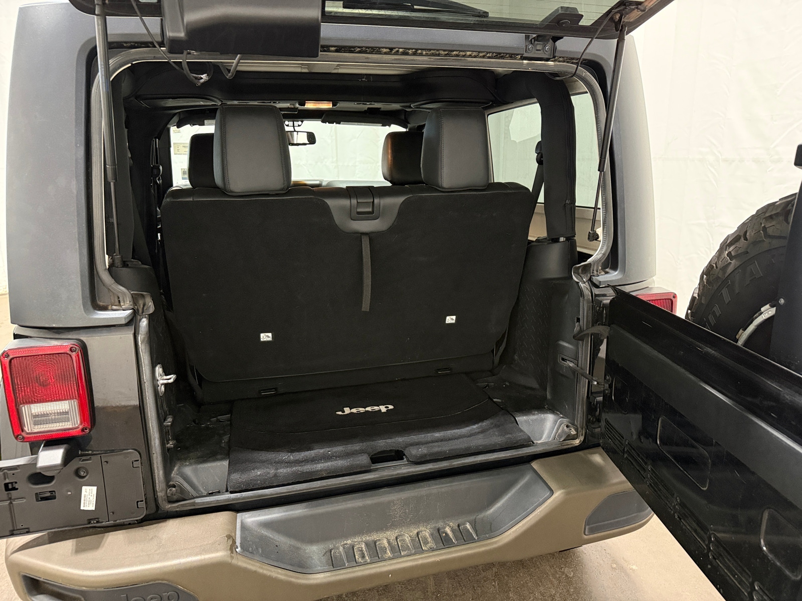 Thumbnail: 2016 Jeep Wrangler - 7