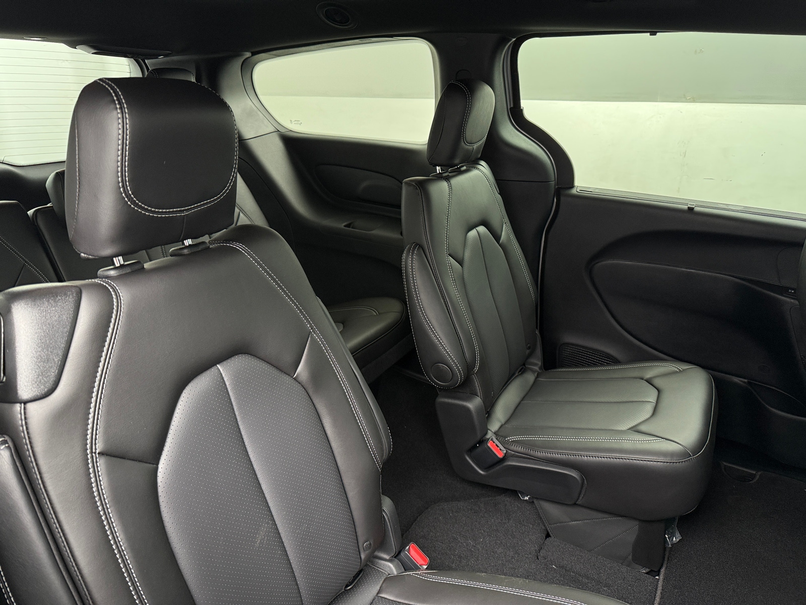 Thumbnail: 2026 Chrysler Pacifica - 5