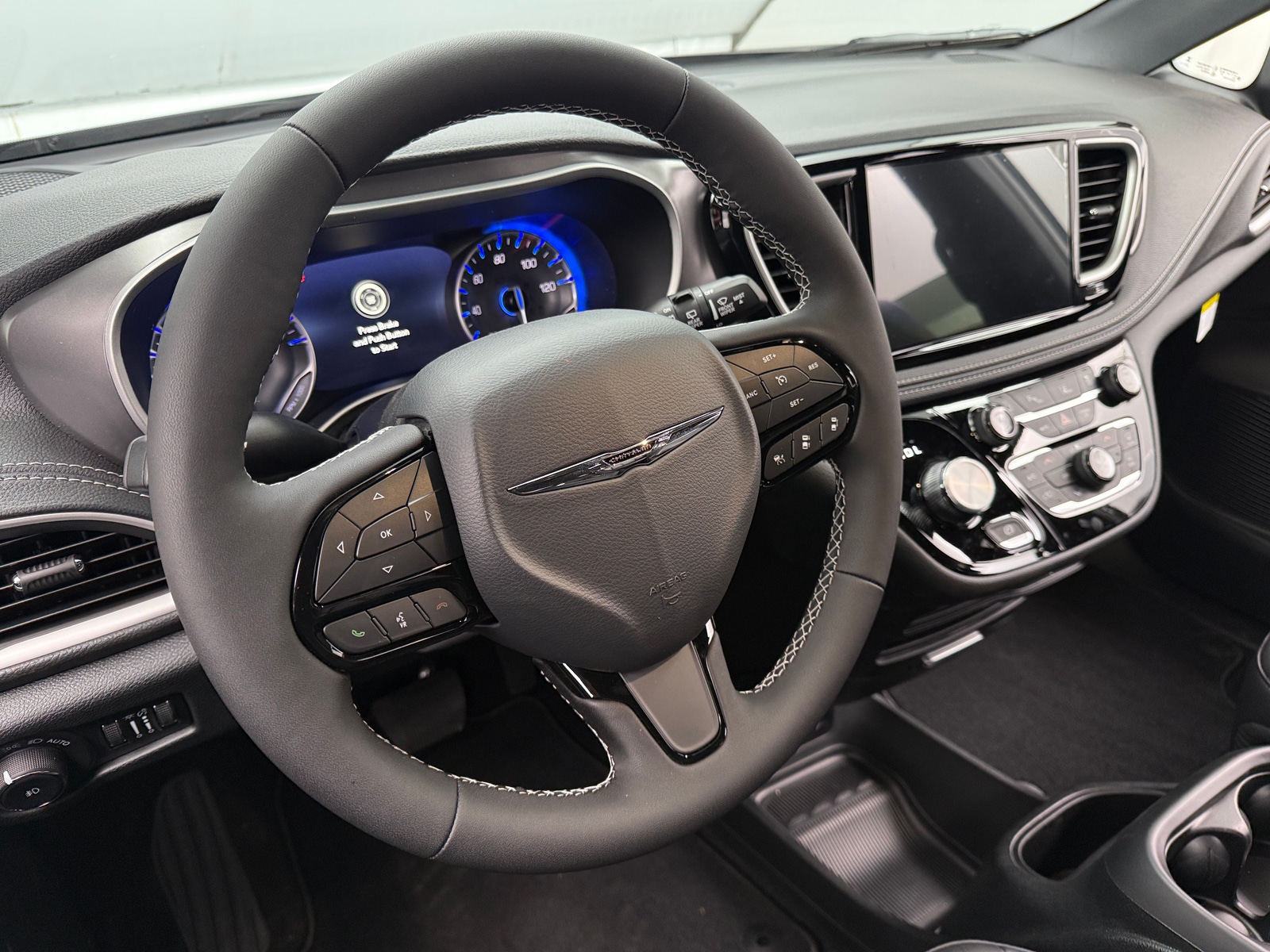 Thumbnail: 2026 Chrysler Pacifica - 4