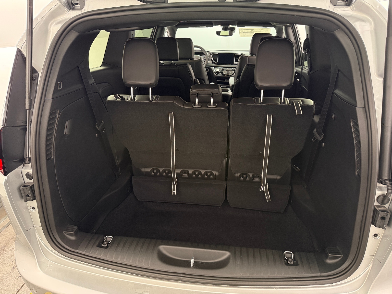 Thumbnail: 2026 Chrysler Pacifica - 6