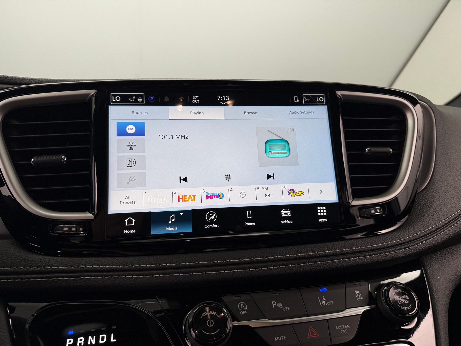 Thumbnail: 2026 Chrysler Pacifica - 3