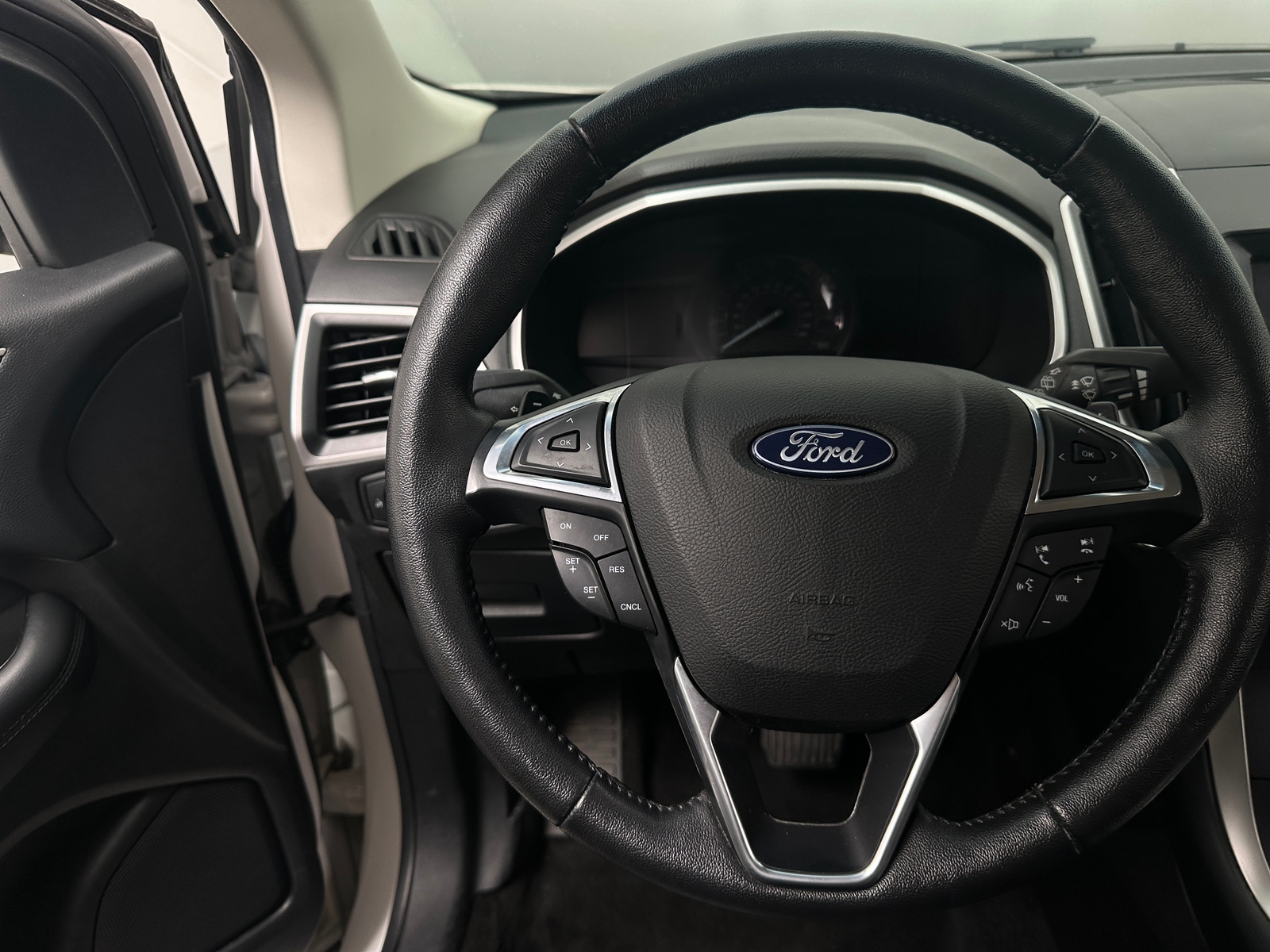 Thumbnail: 2017 Ford Edge - 4