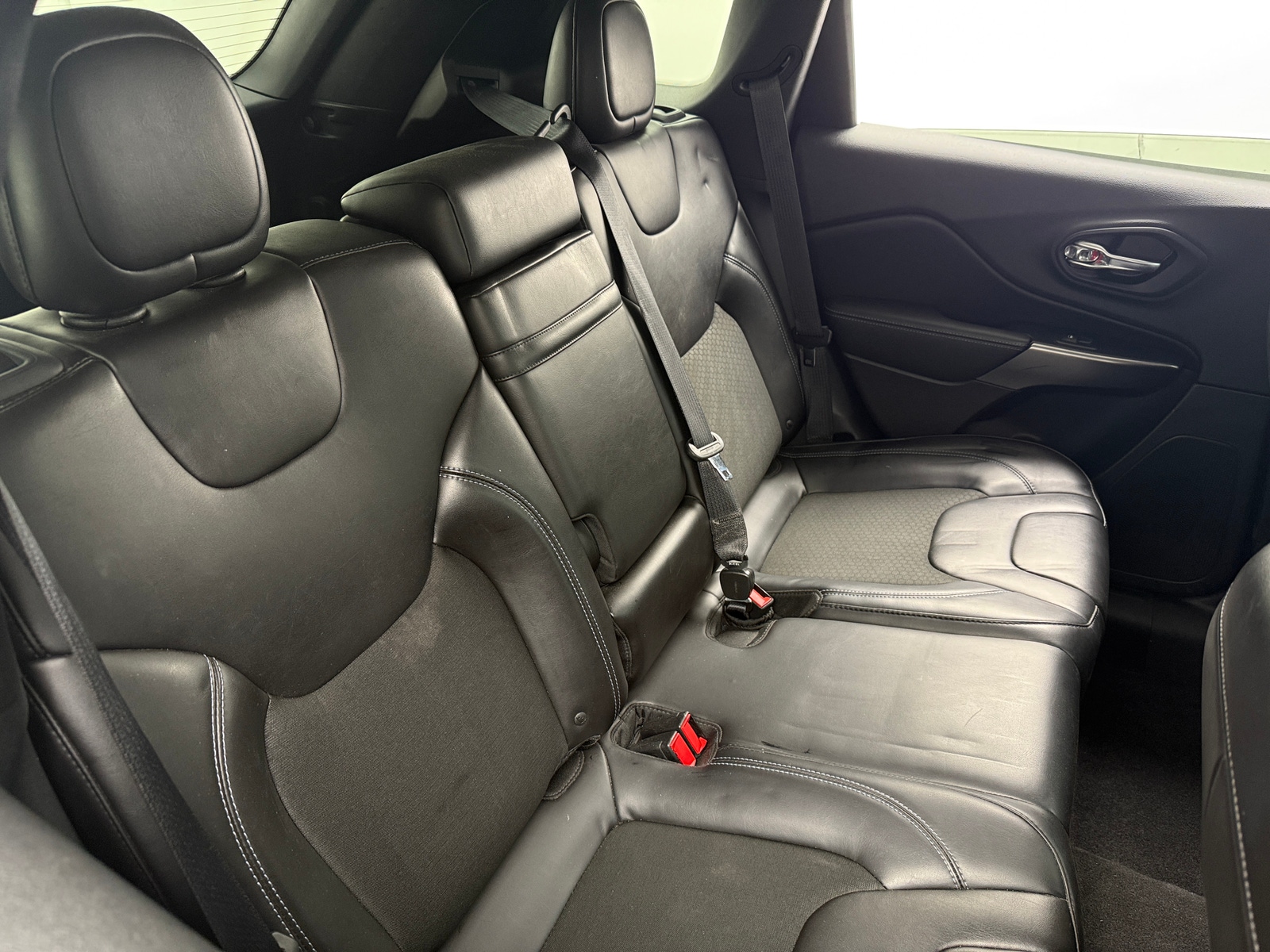 Thumbnail: 2019 Jeep Cherokee - 6