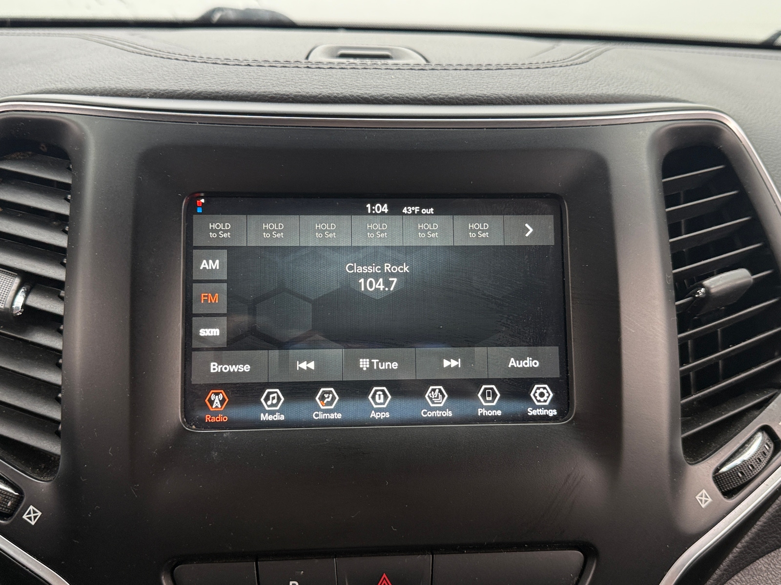 Thumbnail: 2019 Jeep Cherokee - 4