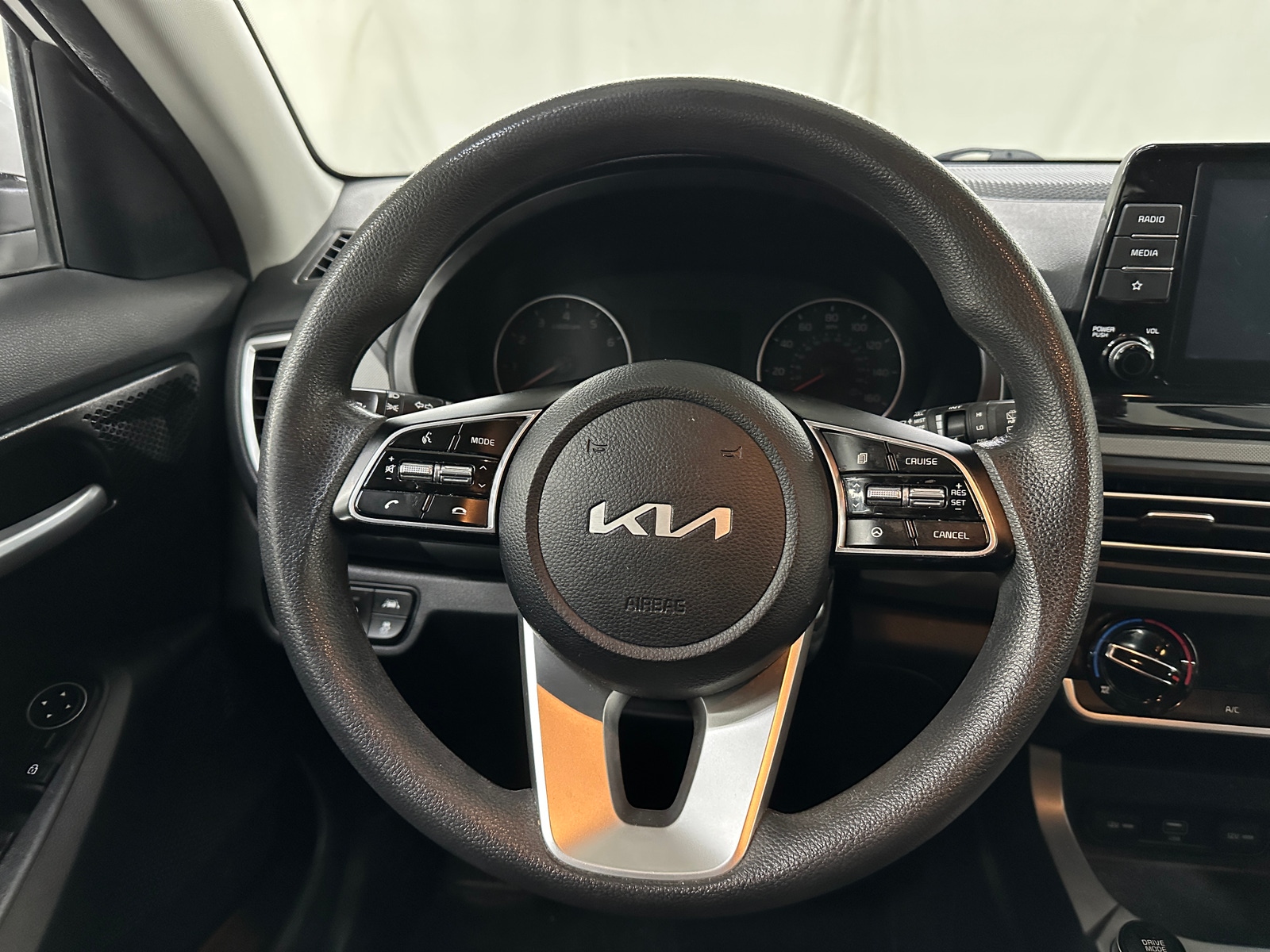 Thumbnail: 2022 Kia Seltos - 5