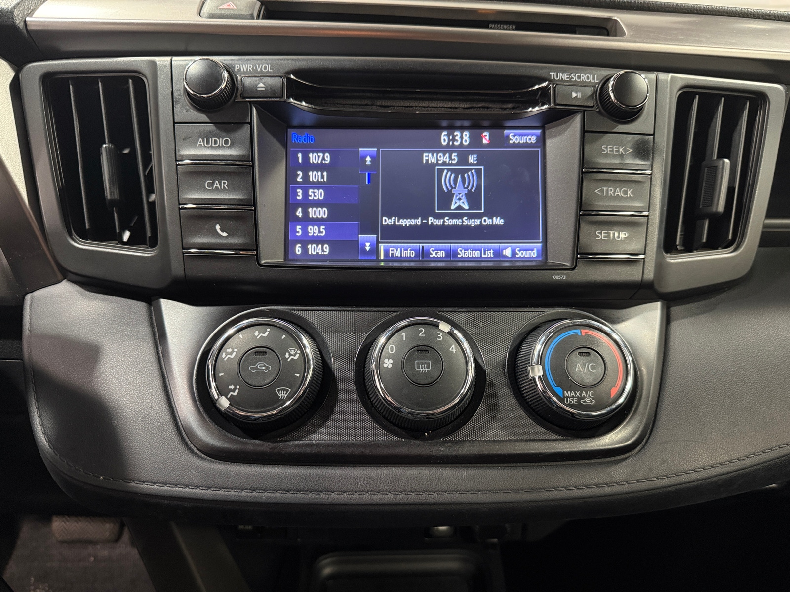 Thumbnail: 2016 Toyota RAV4 - 4