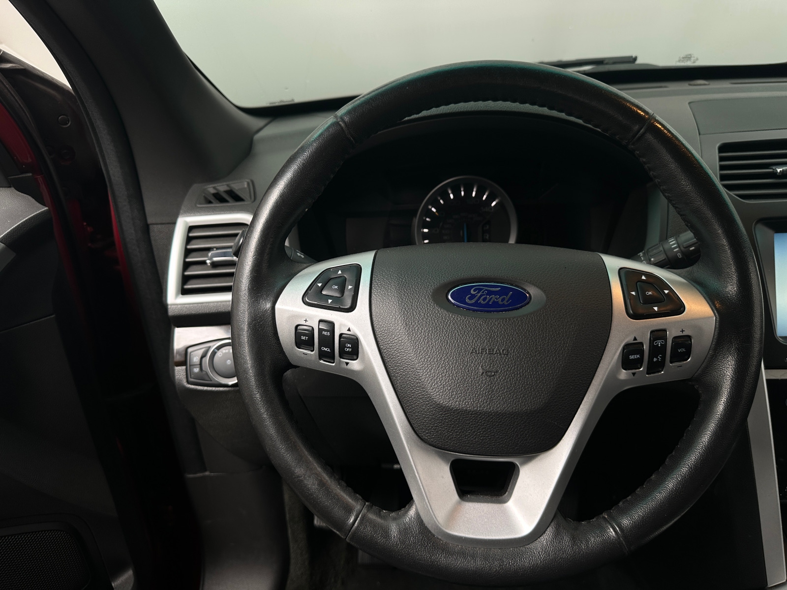 Thumbnail: 2015 Ford Explorer - 4