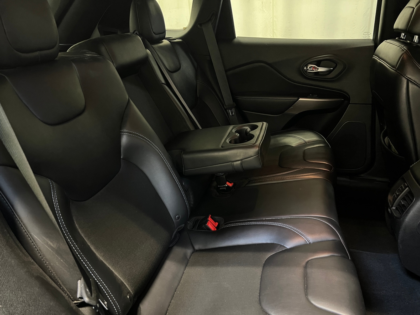 Thumbnail: 2019 Jeep Cherokee - 6