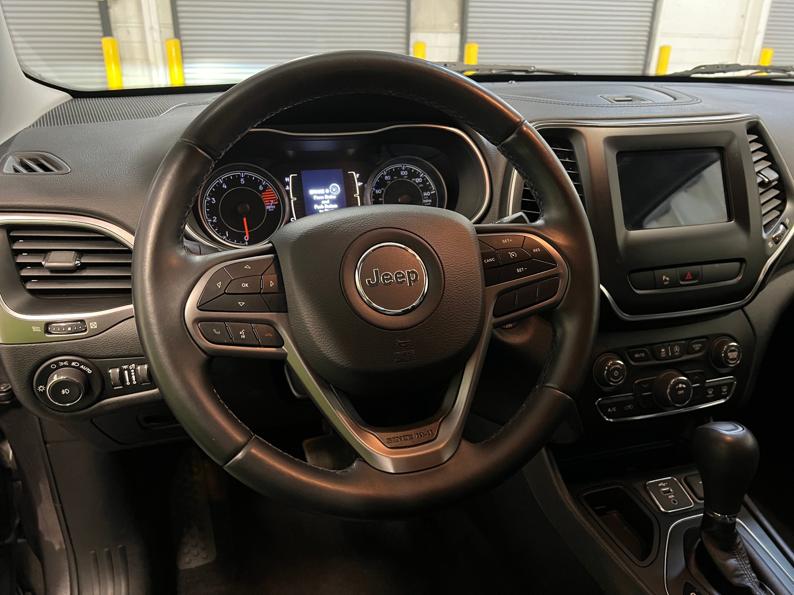 Thumbnail: 2019 Jeep Cherokee - 5