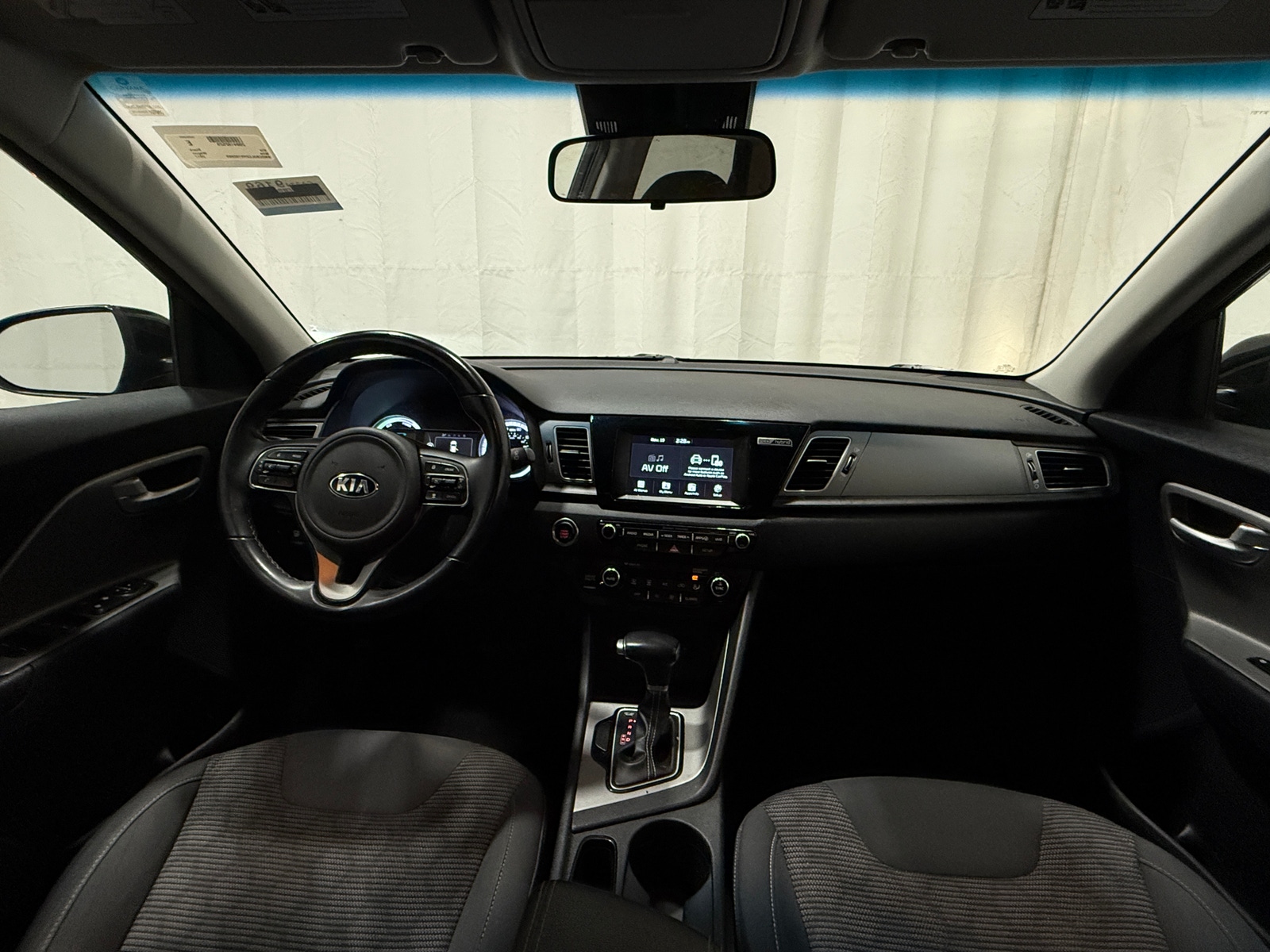 Thumbnail: 2017 Kia Niro - 3