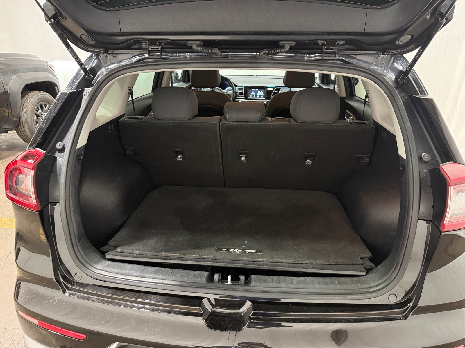 Thumbnail: 2017 Kia Niro - 7