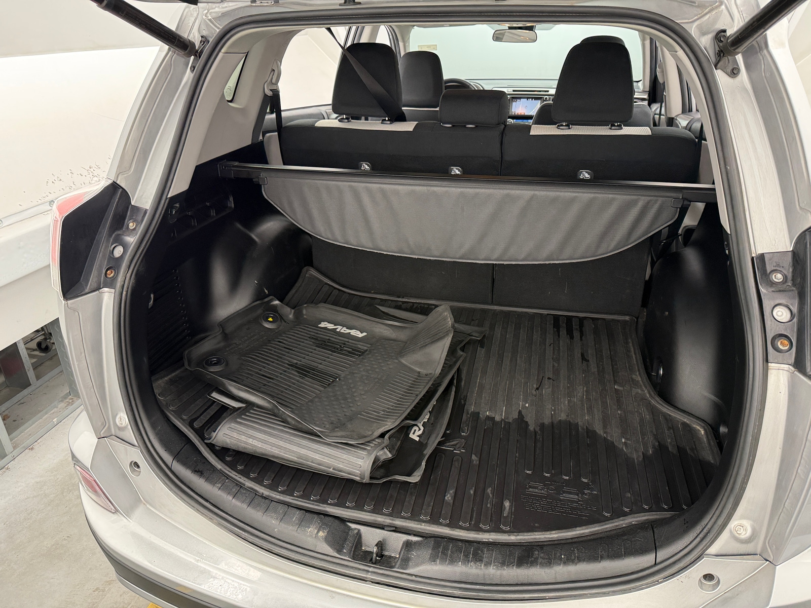 Thumbnail: 2018 Toyota RAV4 - 7