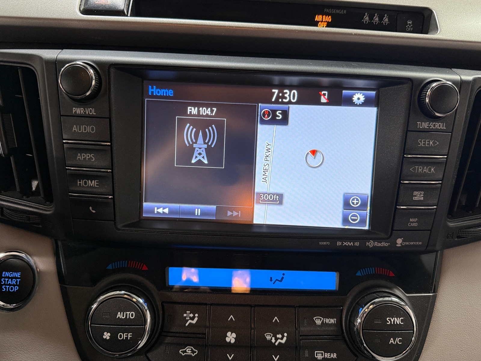 Thumbnail: 2018 Toyota RAV4 - 4