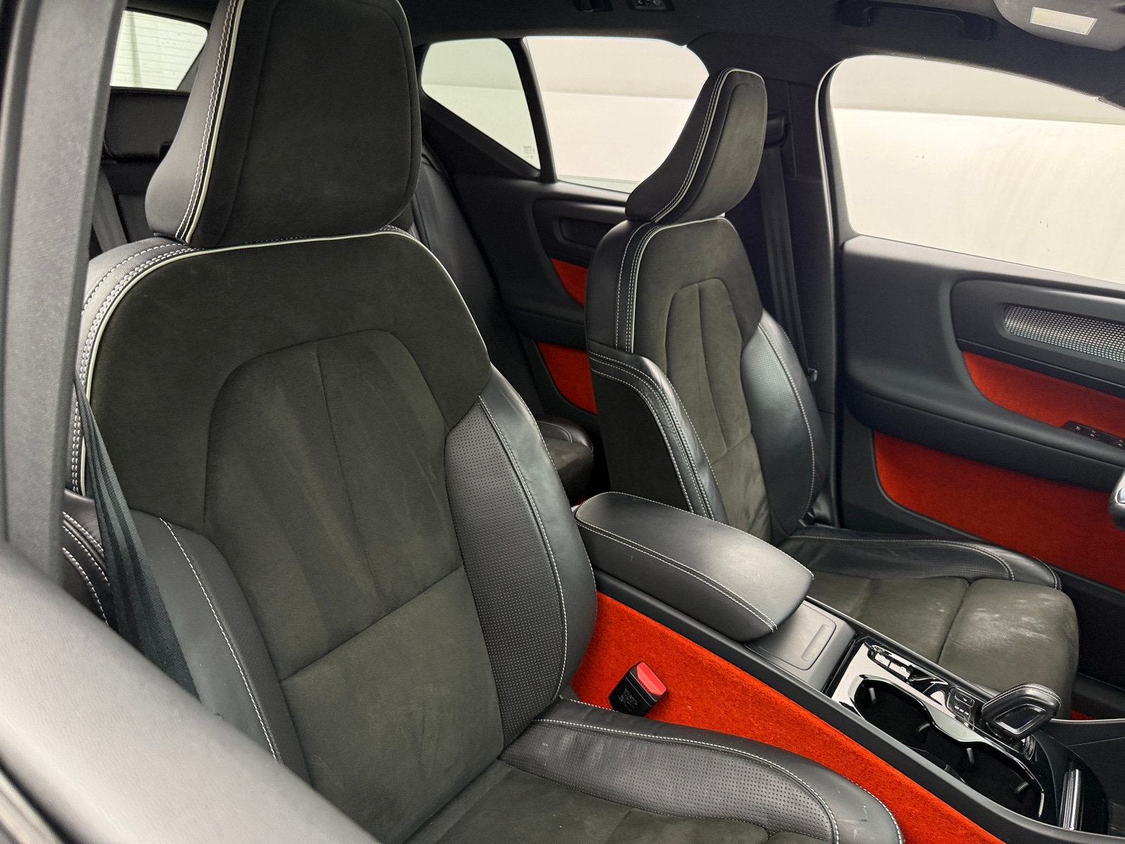 Thumbnail: 2019 Volvo XC40 - 2