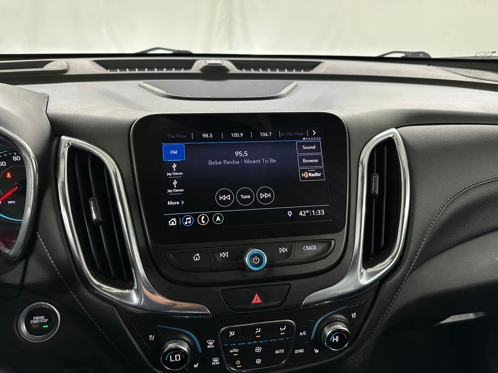 Thumbnail: 2019 Chevrolet Equinox - 3