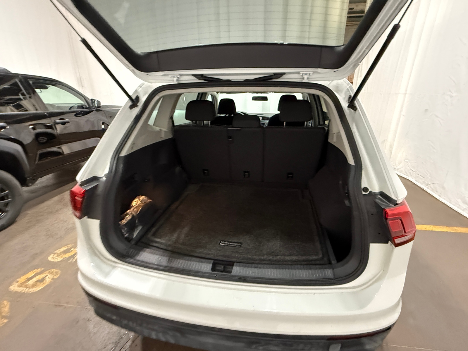 Thumbnail: 2019 Volkswagen Tiguan - 7