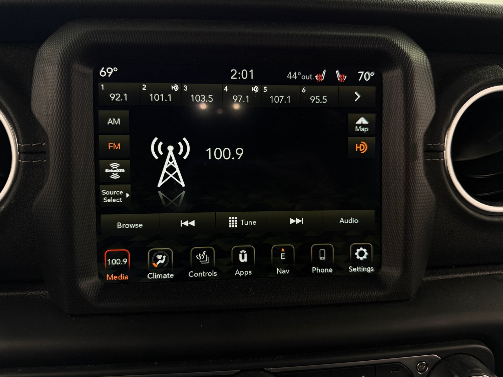 Thumbnail: 2020 Jeep Wrangler - 3