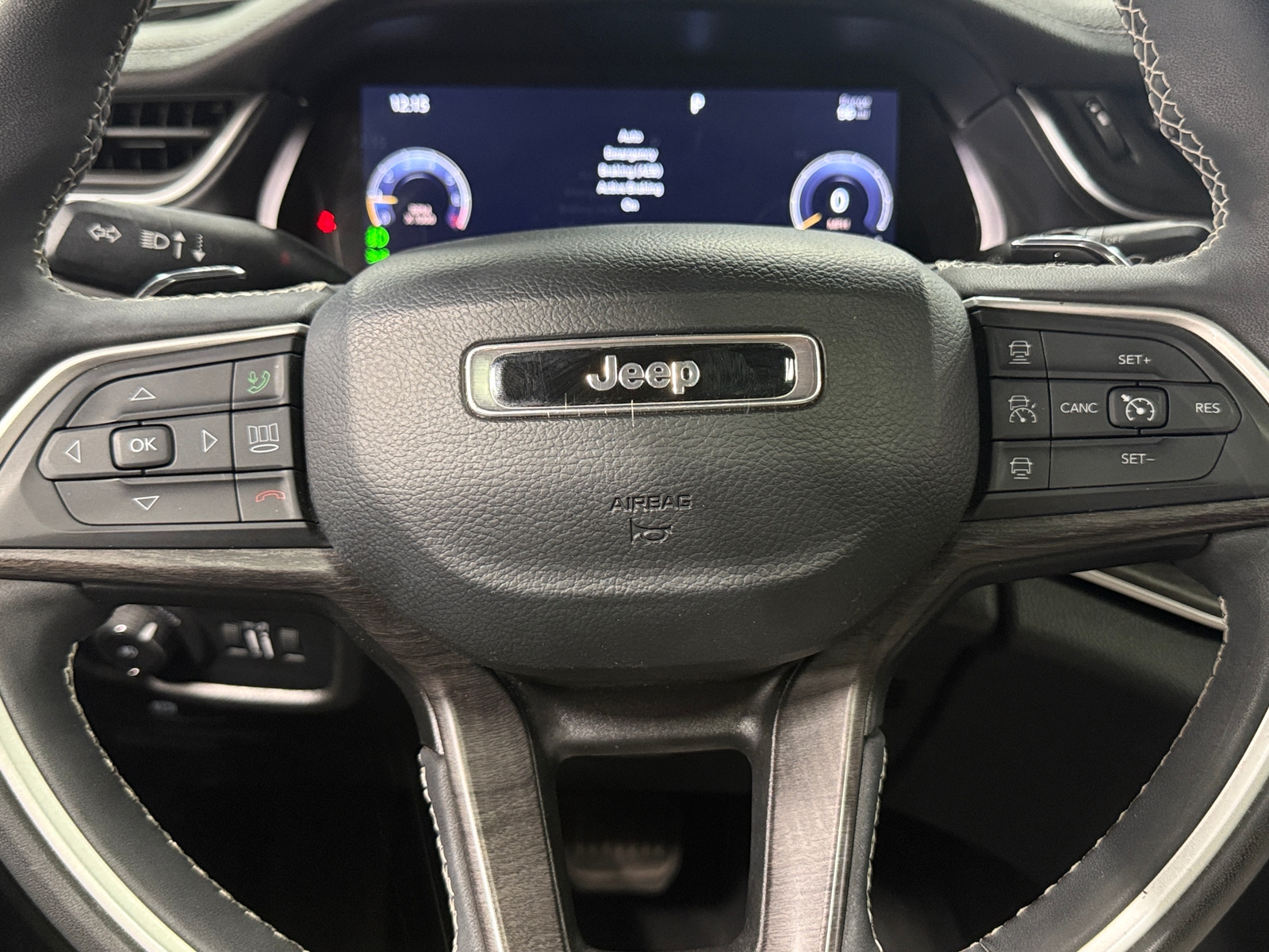 Thumbnail: 2023 Jeep Grand Cherokee L - 4