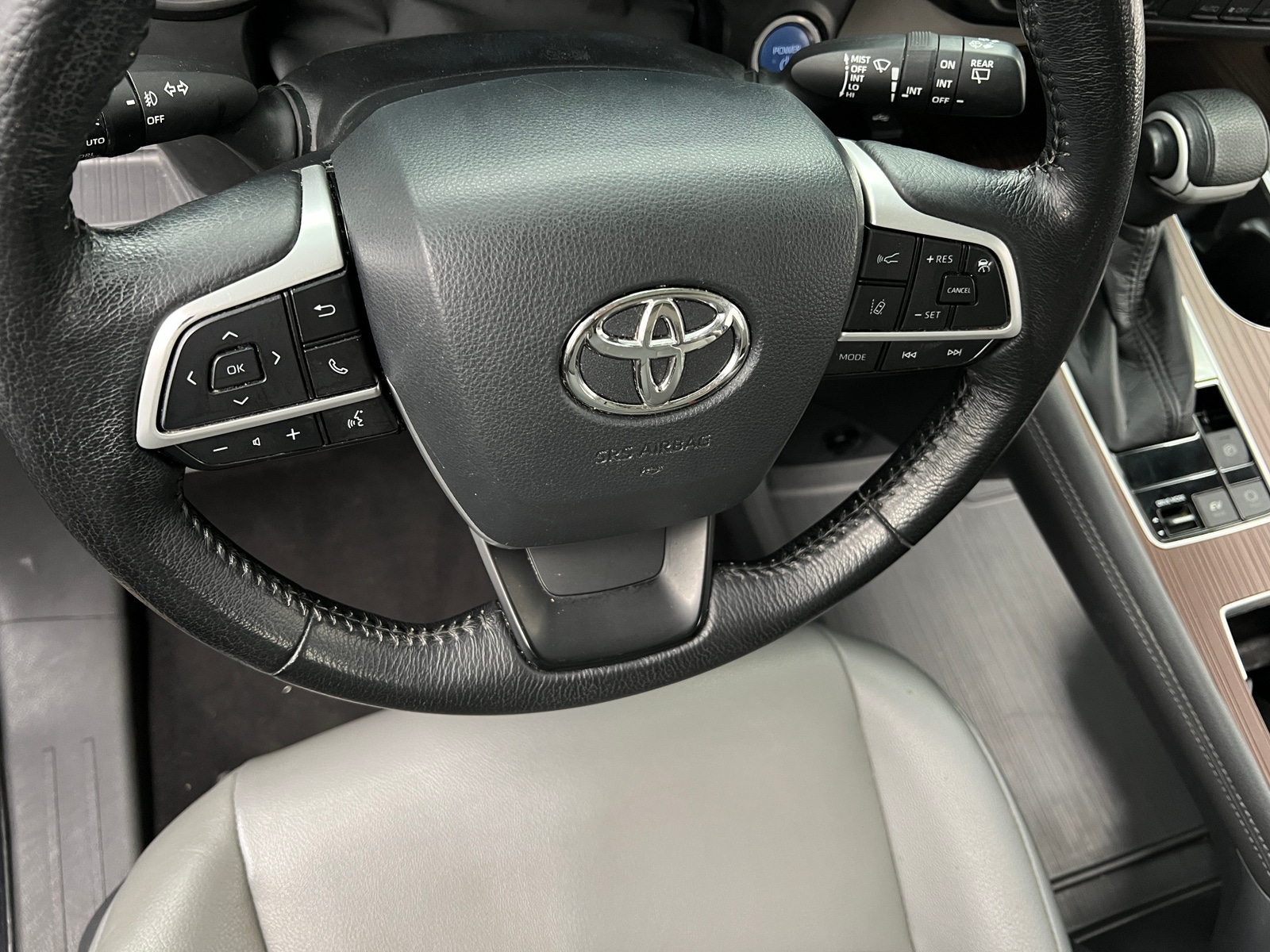 Thumbnail: 2021 Toyota Sienna - 4