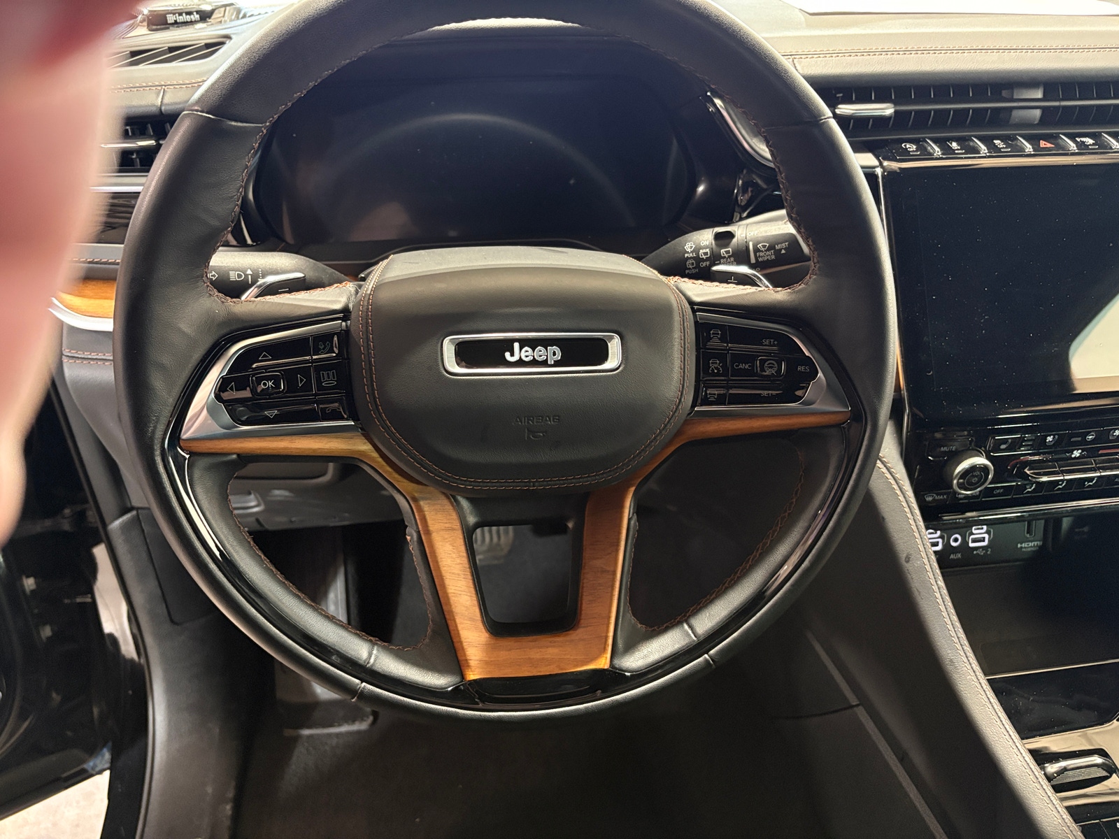 Thumbnail: 2023 Jeep Grand Cherokee L - 4