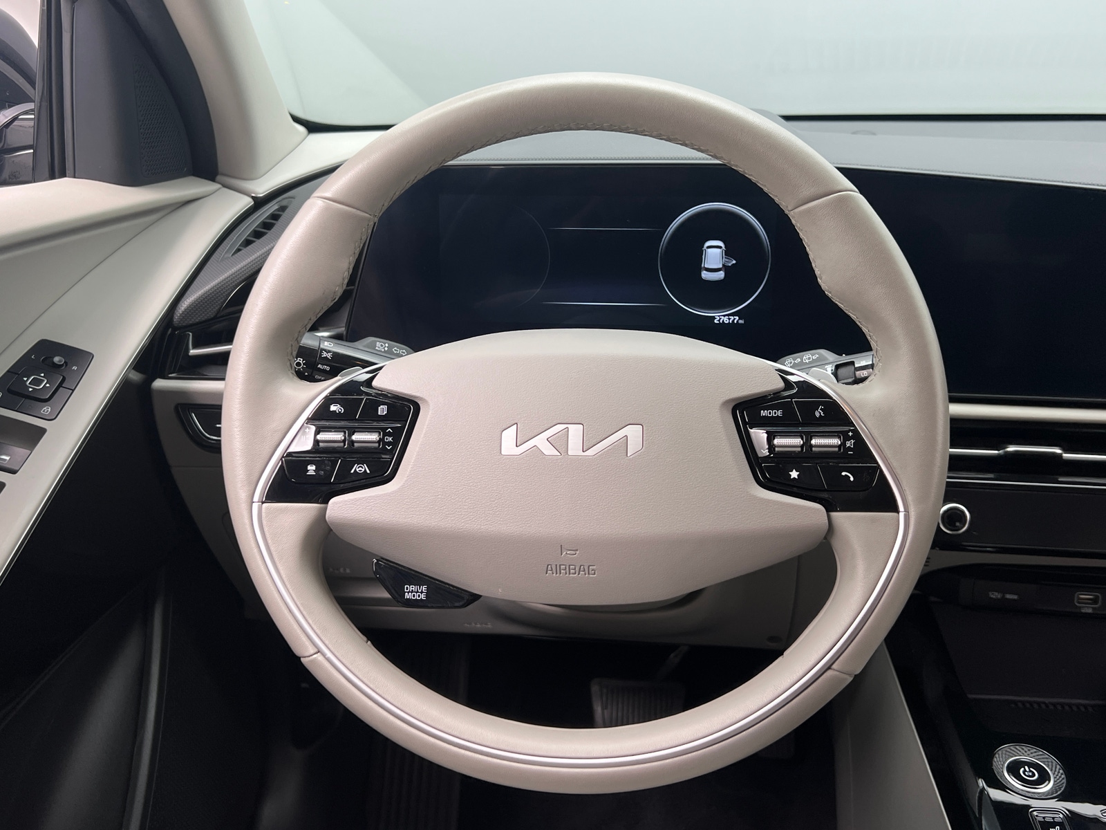 Thumbnail: 2023 Kia Niro - 5