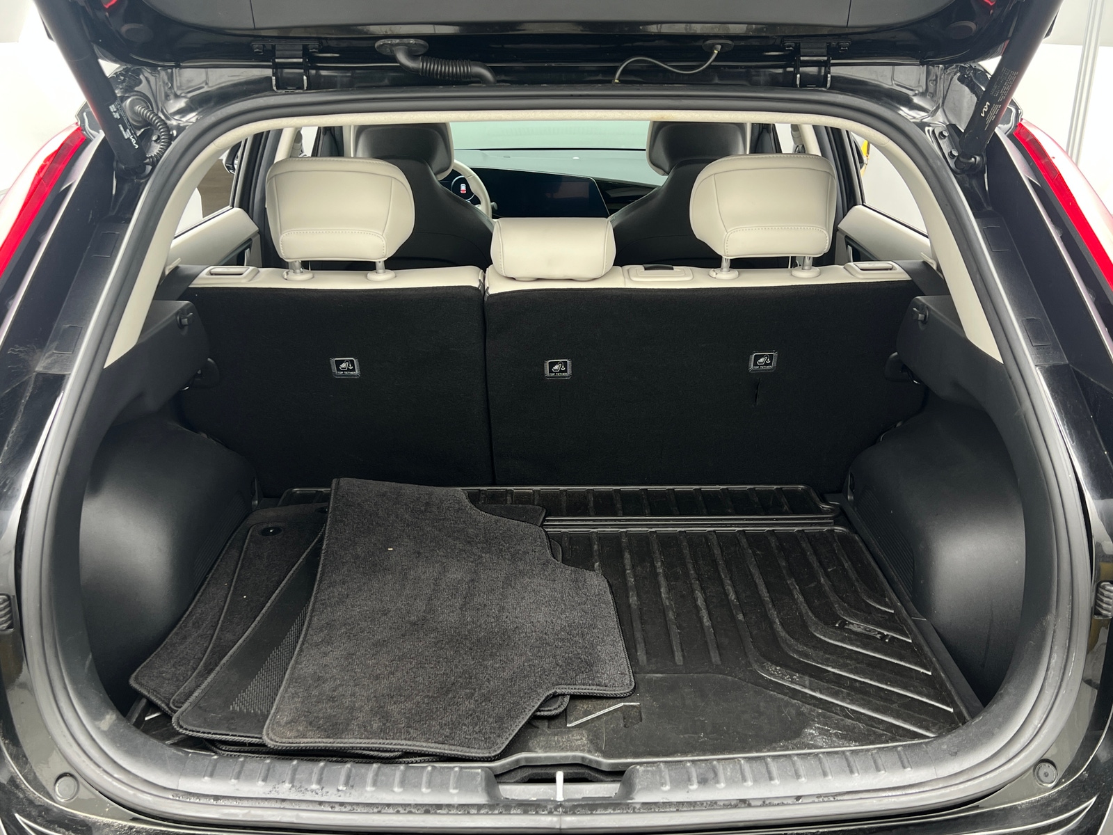 Thumbnail: 2023 Kia Niro - 7