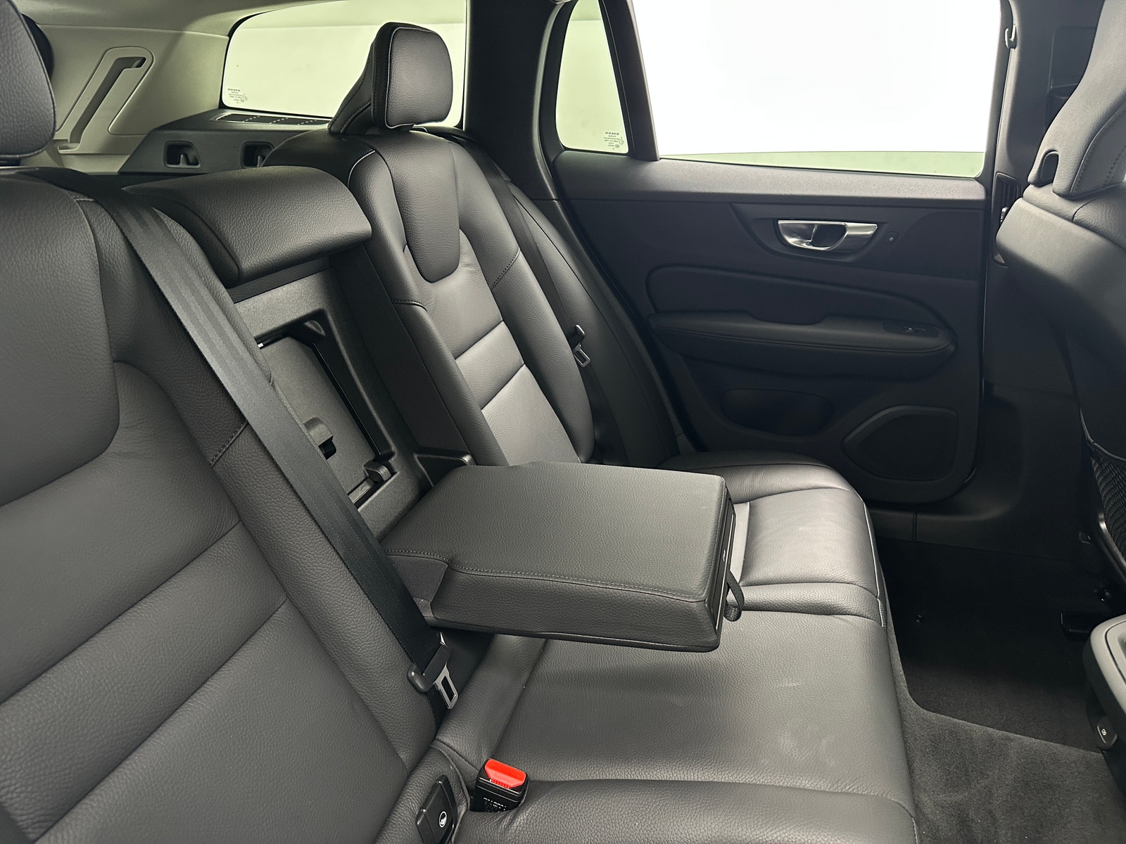 Thumbnail: 2025 Volvo V60 - 5